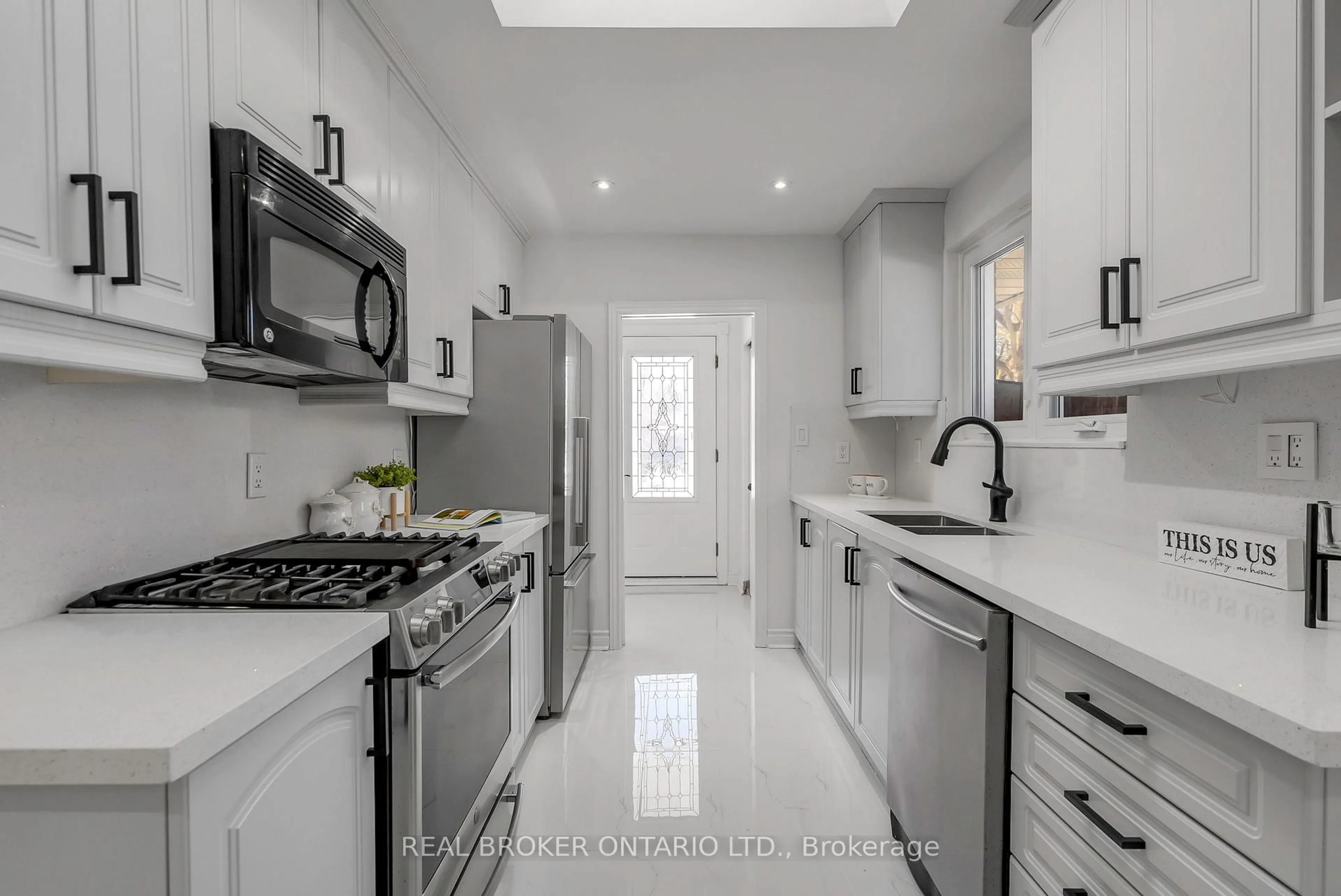 Unknown for 3465 Orion Cres, Mississauga Ontario L5C 2H7
