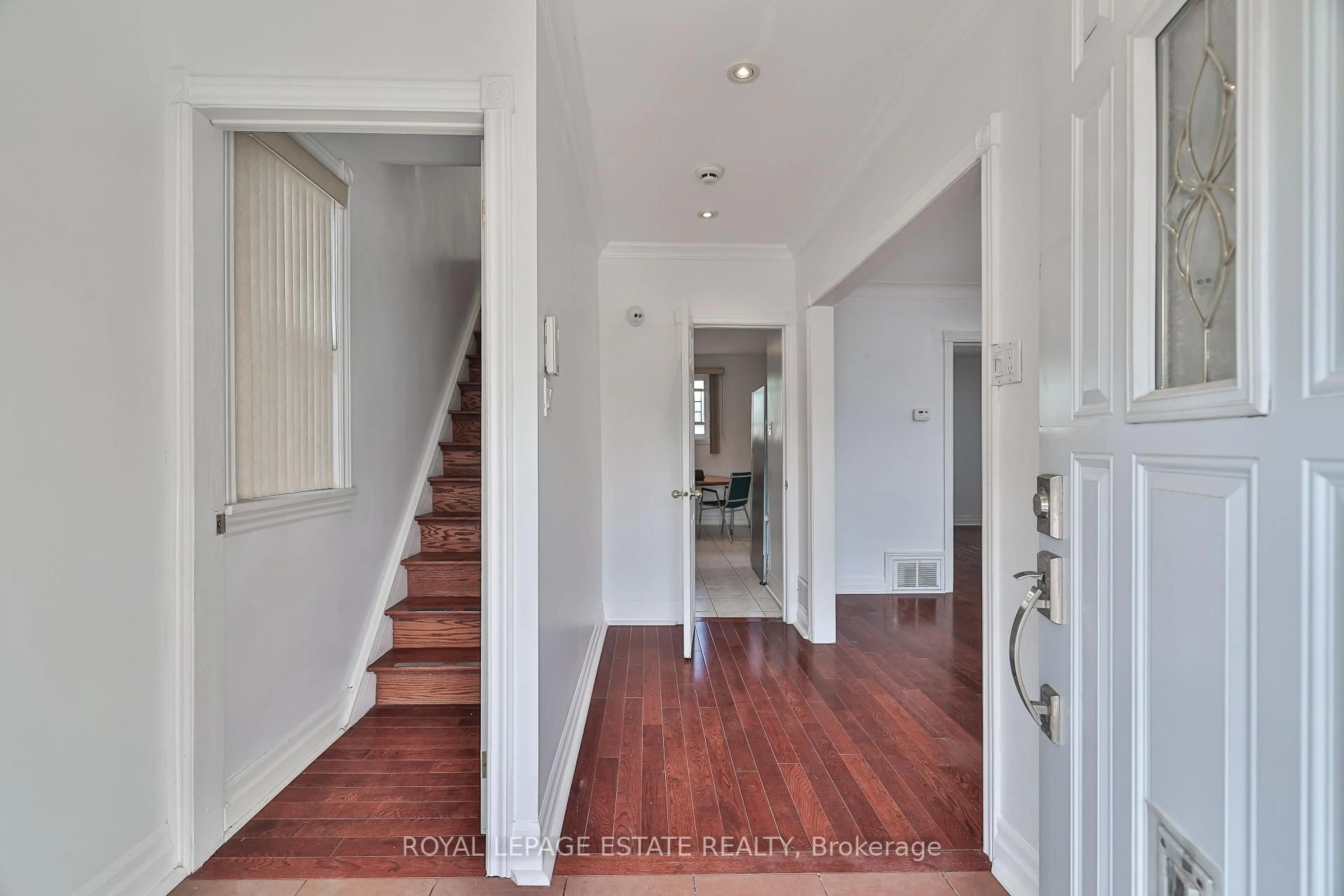 Indoor entryway for 1279 Weston Rd, Toronto Ontario M6M 4R2