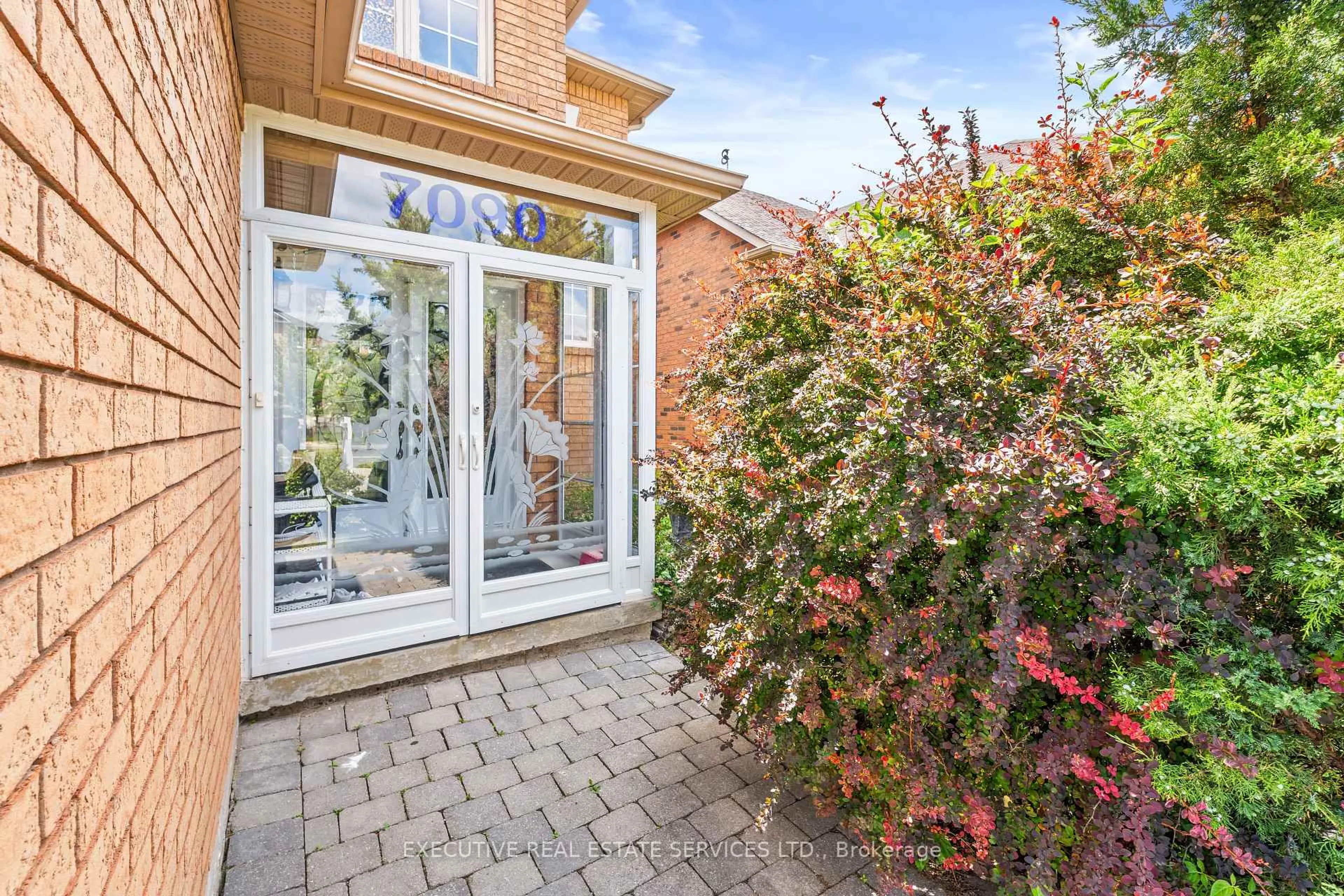 Home with brick exterior material, street for 7090 Terragar Blvd, Mississauga Ontario L5N 7N2