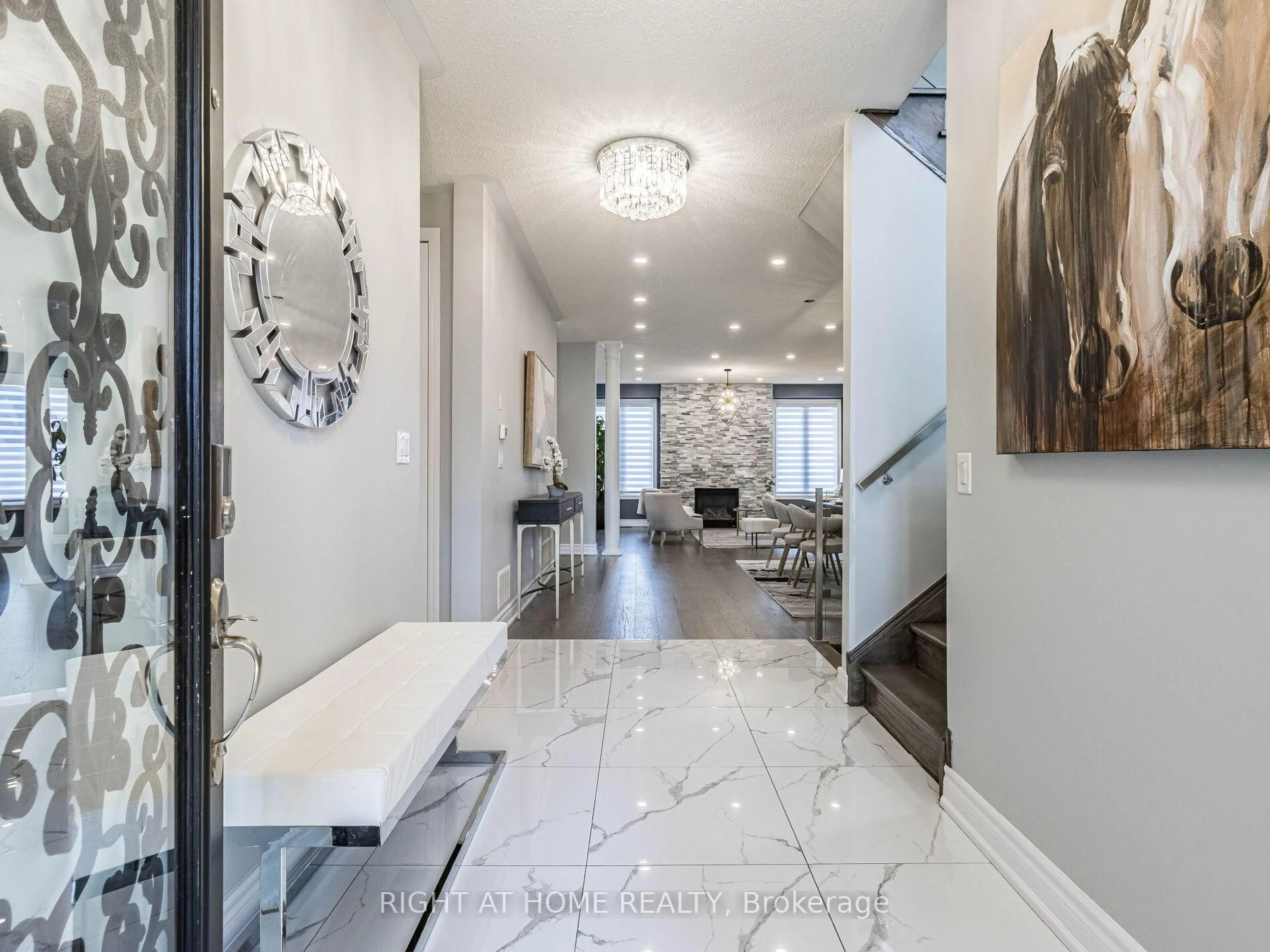 Indoor entryway for 612 Serafini Cres, Milton Ontario L9T 7P1