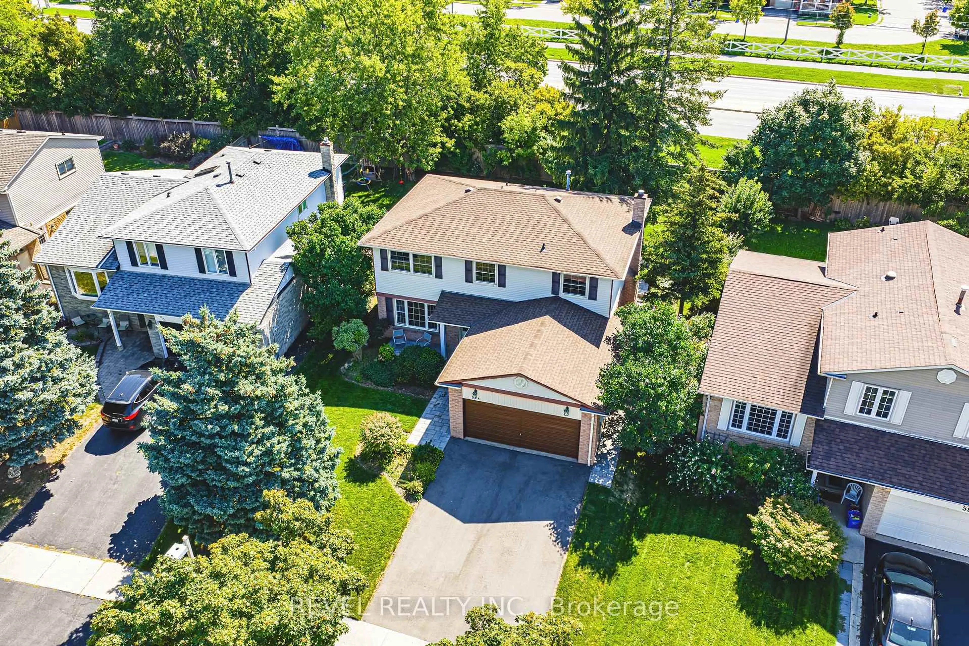 A pic from outside/outdoor area/front of a property/back of a property/a pic from drone, street for 594 Moorelands Cres, Milton Ontario L9T 4B5