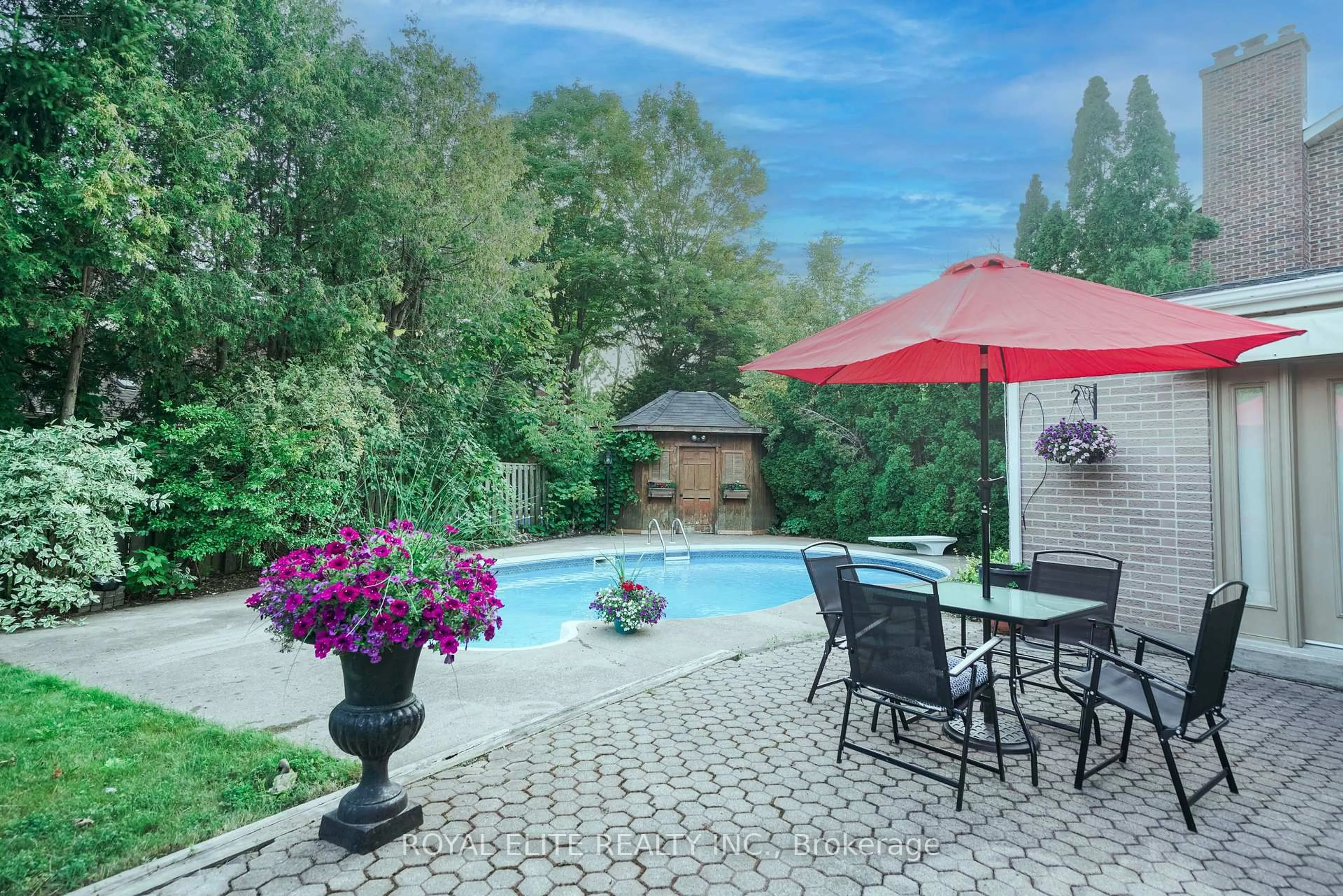 Patio, street for 3530 Kingbird Crt, Mississauga Ontario L5L 2R1