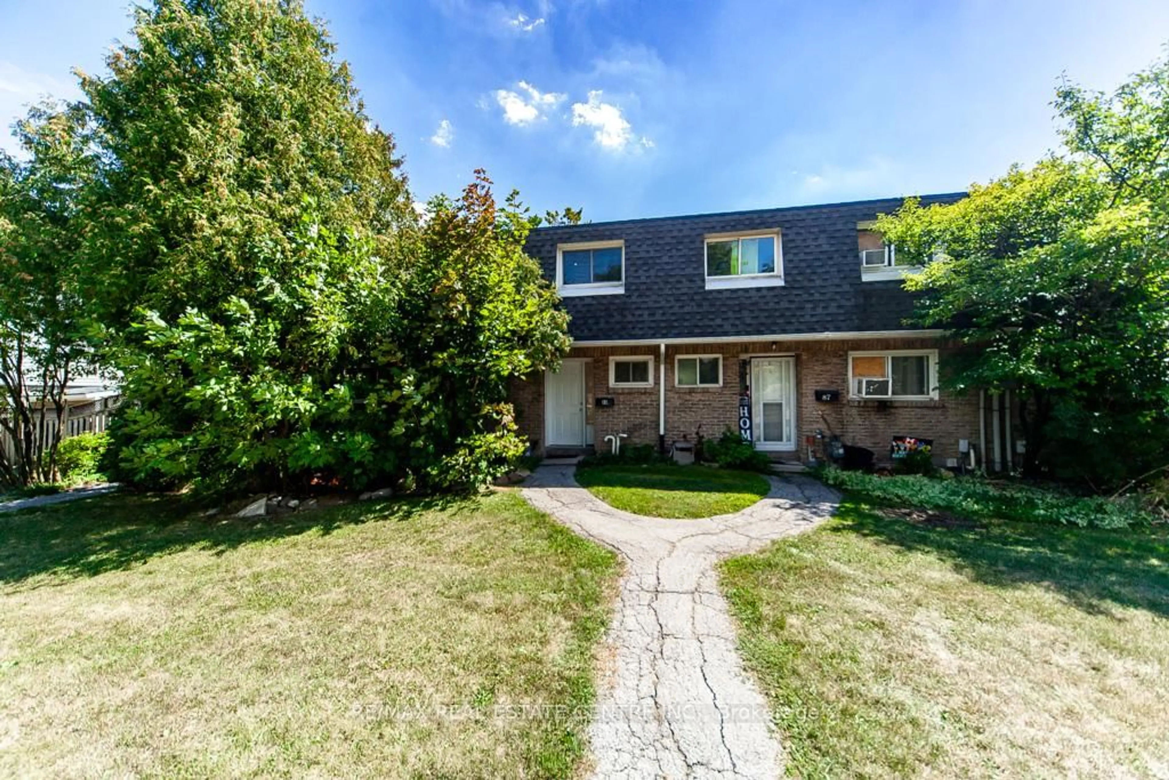 A pic from outside/outdoor area/front of a property/back of a property/a pic from drone, street for 2050 Upper Middle Rd #88, Burlington Ontario L7P 3R9
