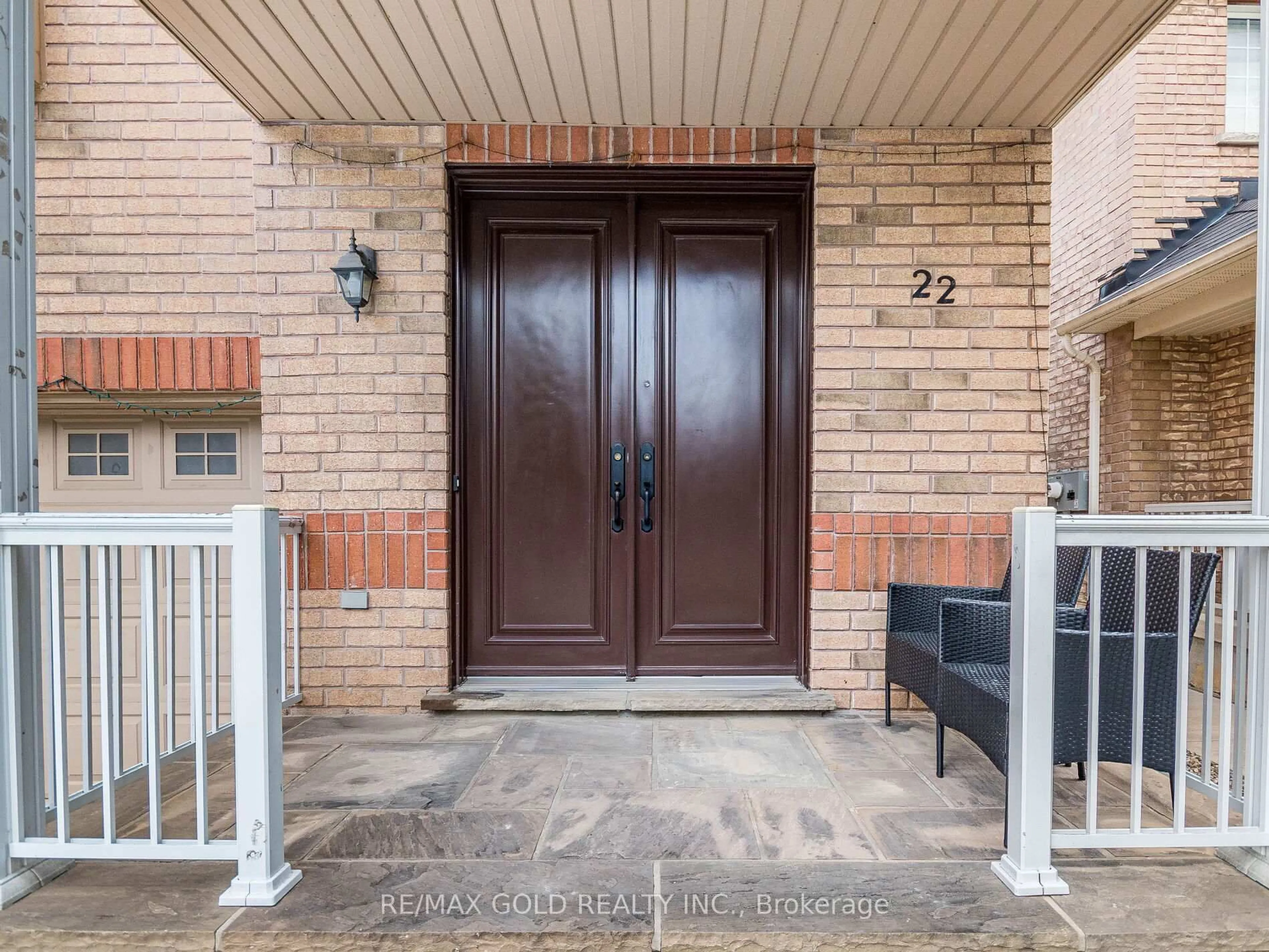 Indoor entryway for 22 Game Creek Cres, Brampton Ontario L7A 0J2