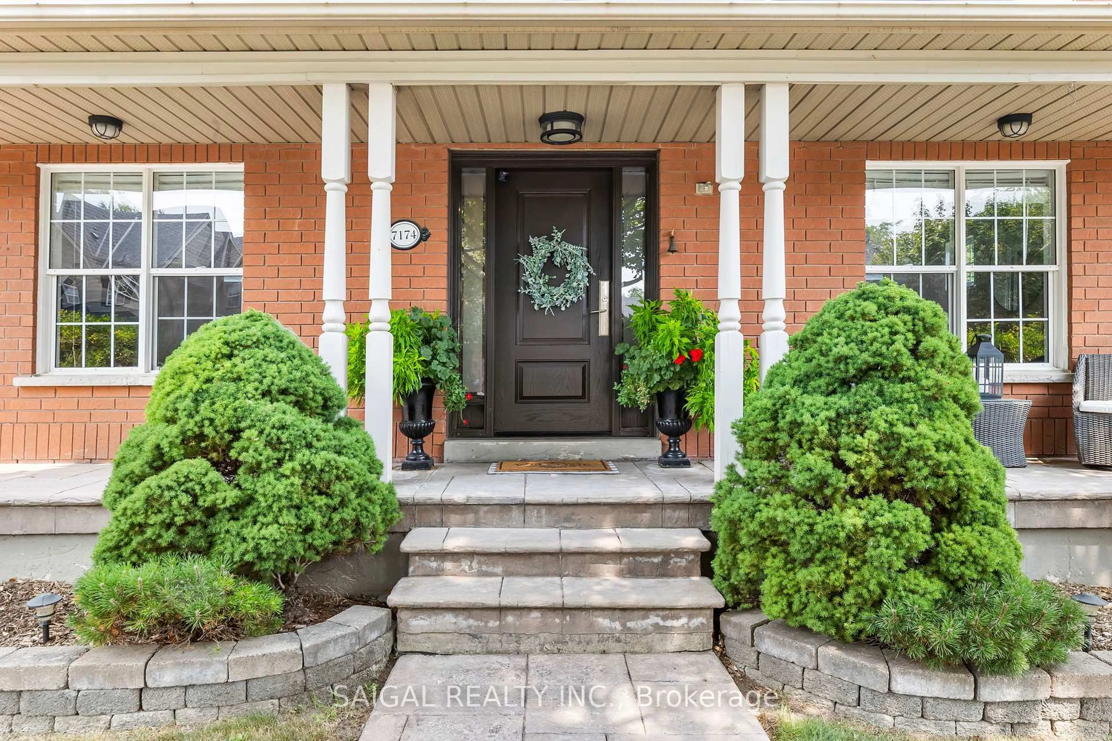 Indoor entryway for 7174 Upton Cres, Mississauga Ontario L5N 7L6