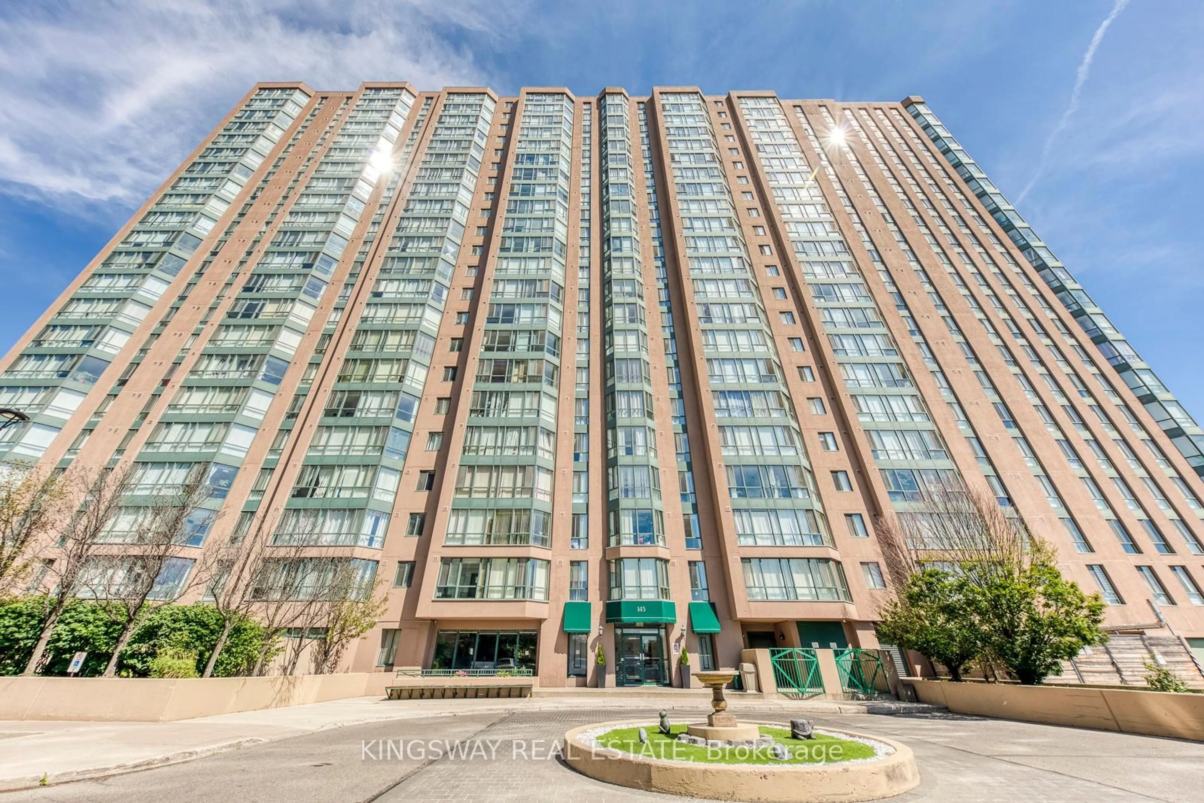 Indoor foyer for 145 Hillcrest Ave #110, Mississauga Ontario L5B 3Z1