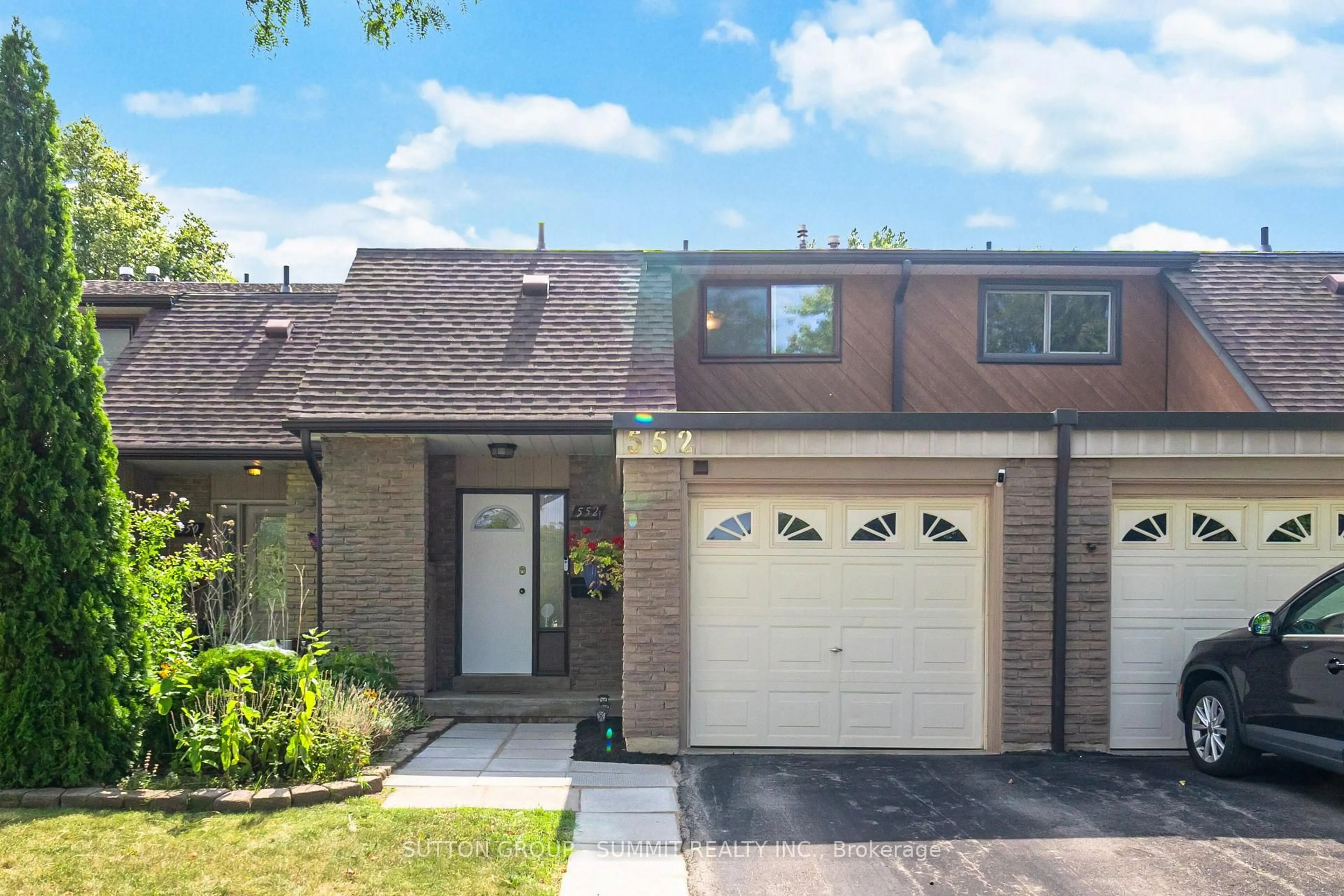 Home with brick exterior material, street for 552 PINEDALE Ave, Burlington Ontario L7L 3W4