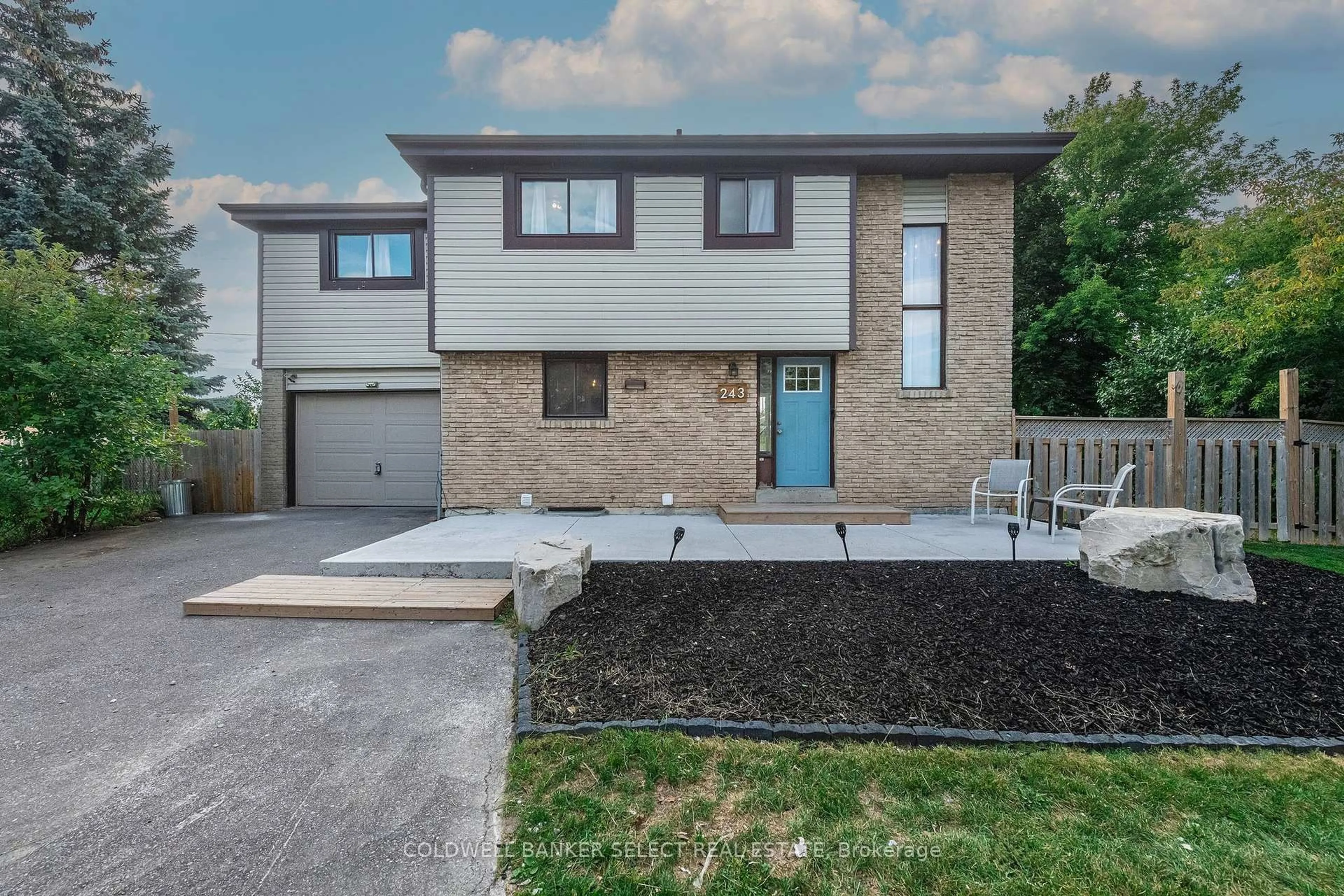 Unknown for 243 Leavens Crt, Caledon Ontario L7E 2A8