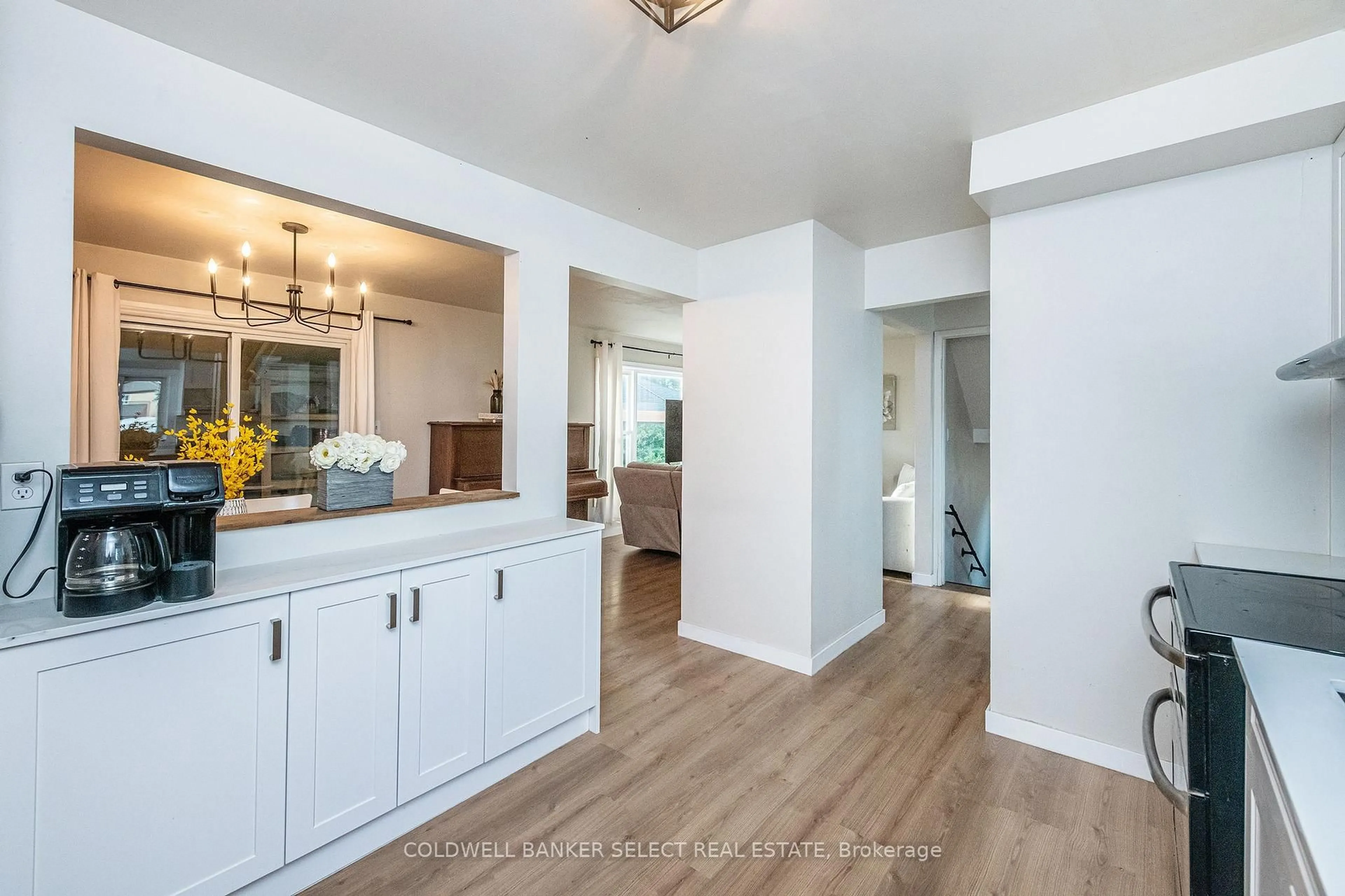 Open concept kitchen, unknown for 243 Leavens Crt, Caledon Ontario L7E 2A8