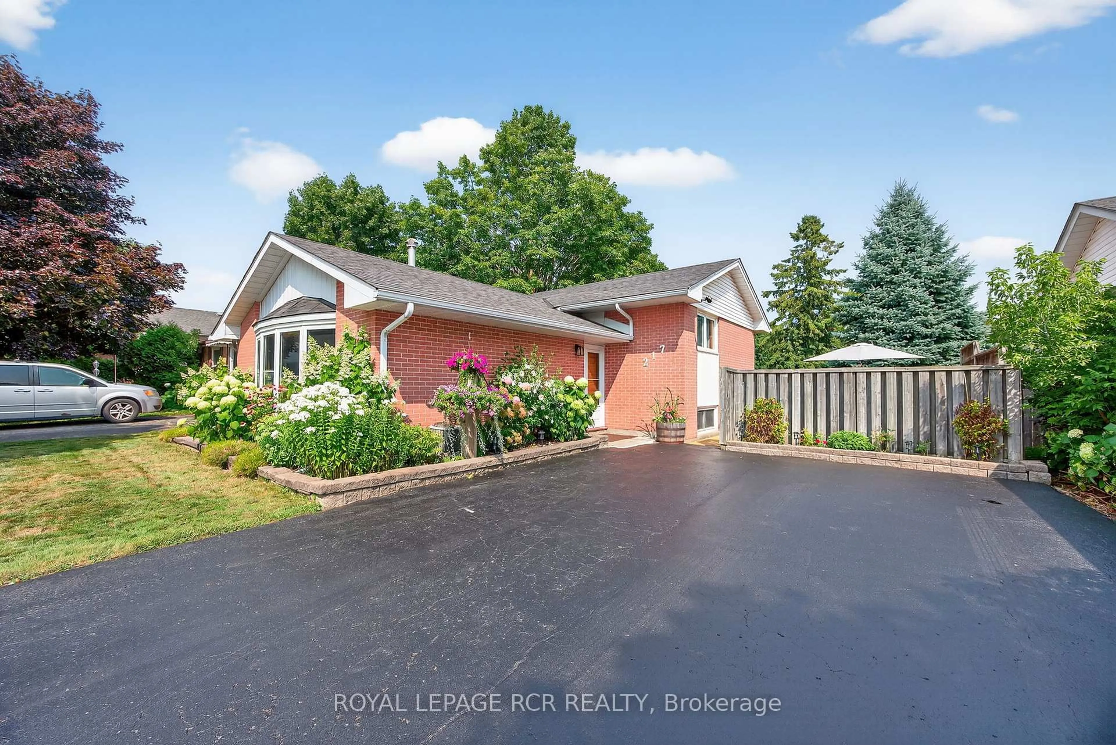 A pic from outside/outdoor area/front of a property/back of a property/a pic from drone, water/lake/river/ocean view for 217 Zina St, Orangeville Ontario L9W 1E9