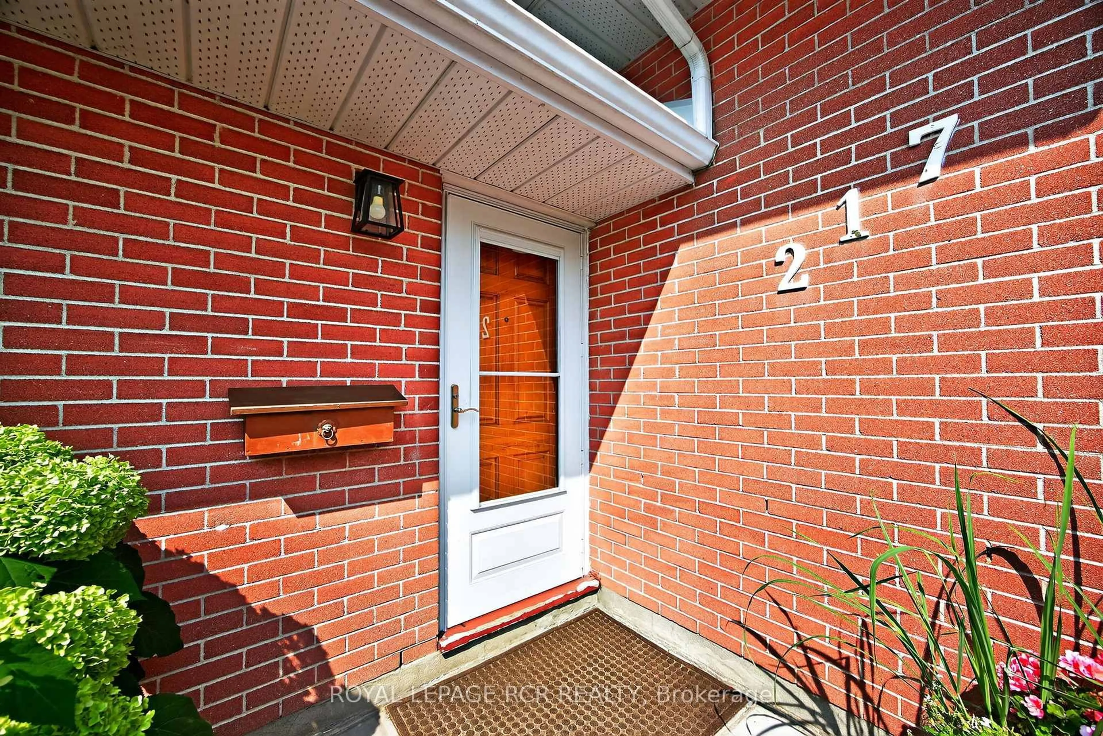 Indoor entryway for 217 Zina St, Orangeville Ontario L9W 1E9