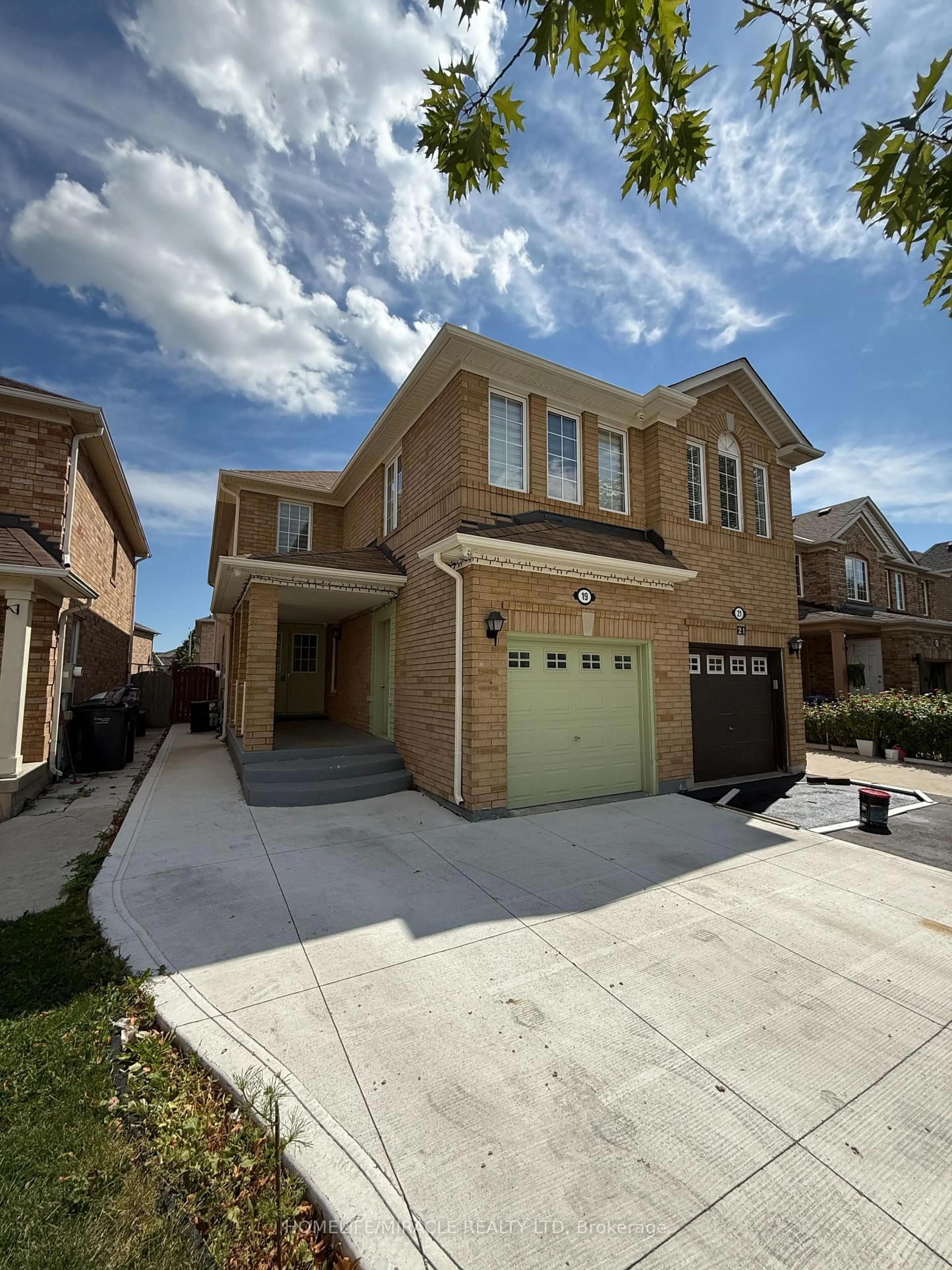 Home with brick exterior material, street for 19 Garibaldi Dr, Brampton Ontario L6X 4Y7