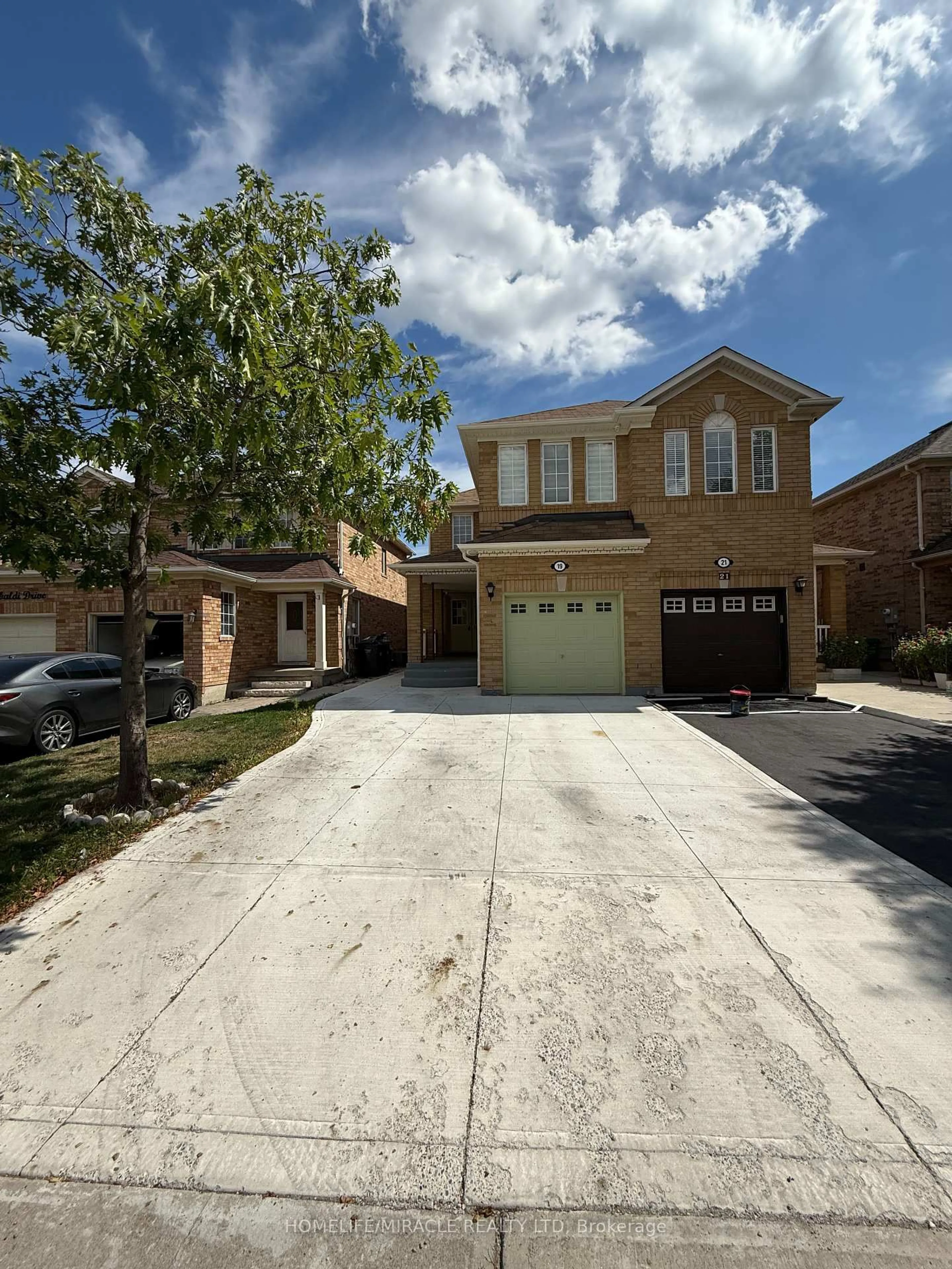 Home with brick exterior material, street for 19 Garibaldi Dr, Brampton Ontario L6X 4Y7