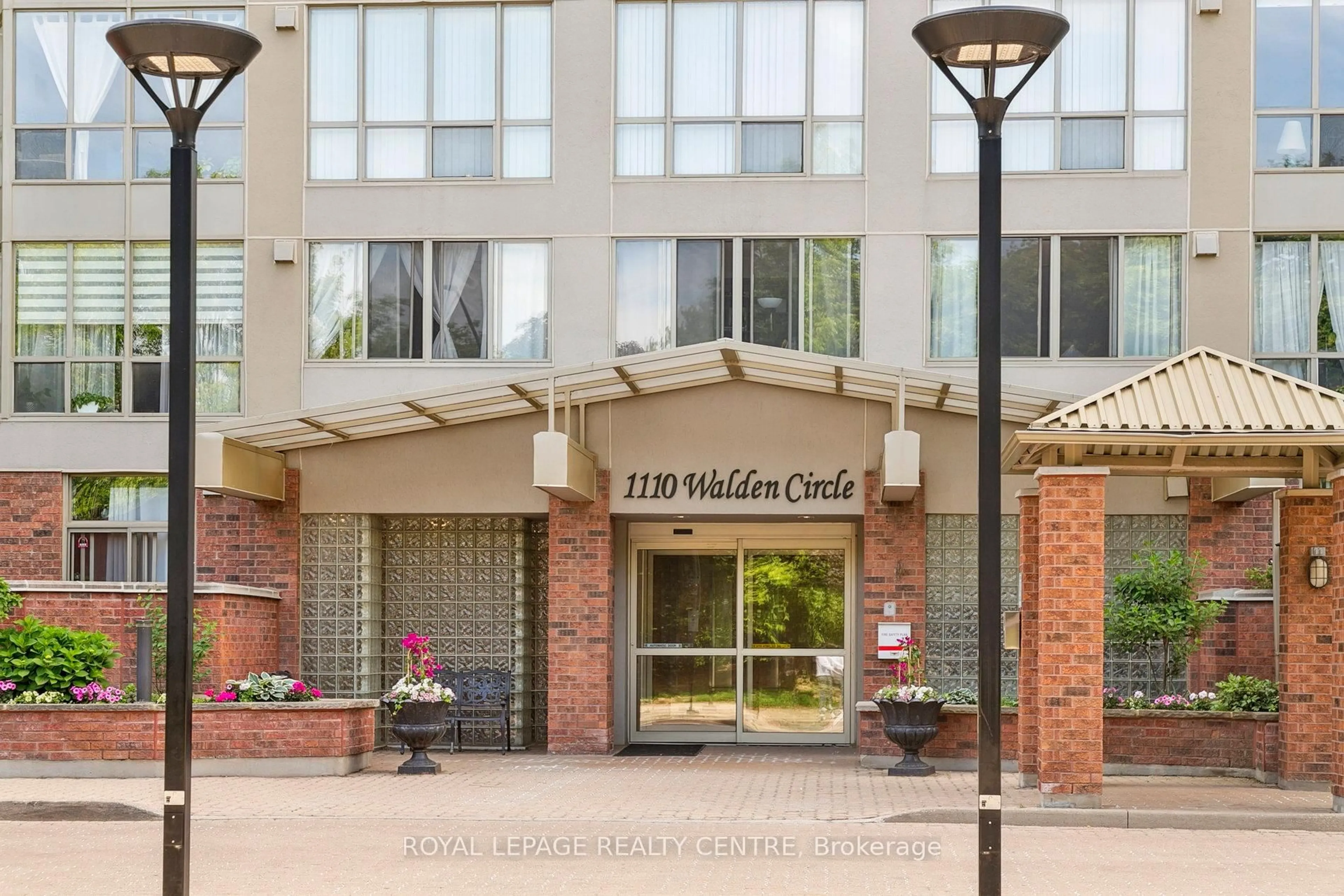 Indoor foyer for 1110 Walden Circ #807, Mississauga Ontario L5J 4R3