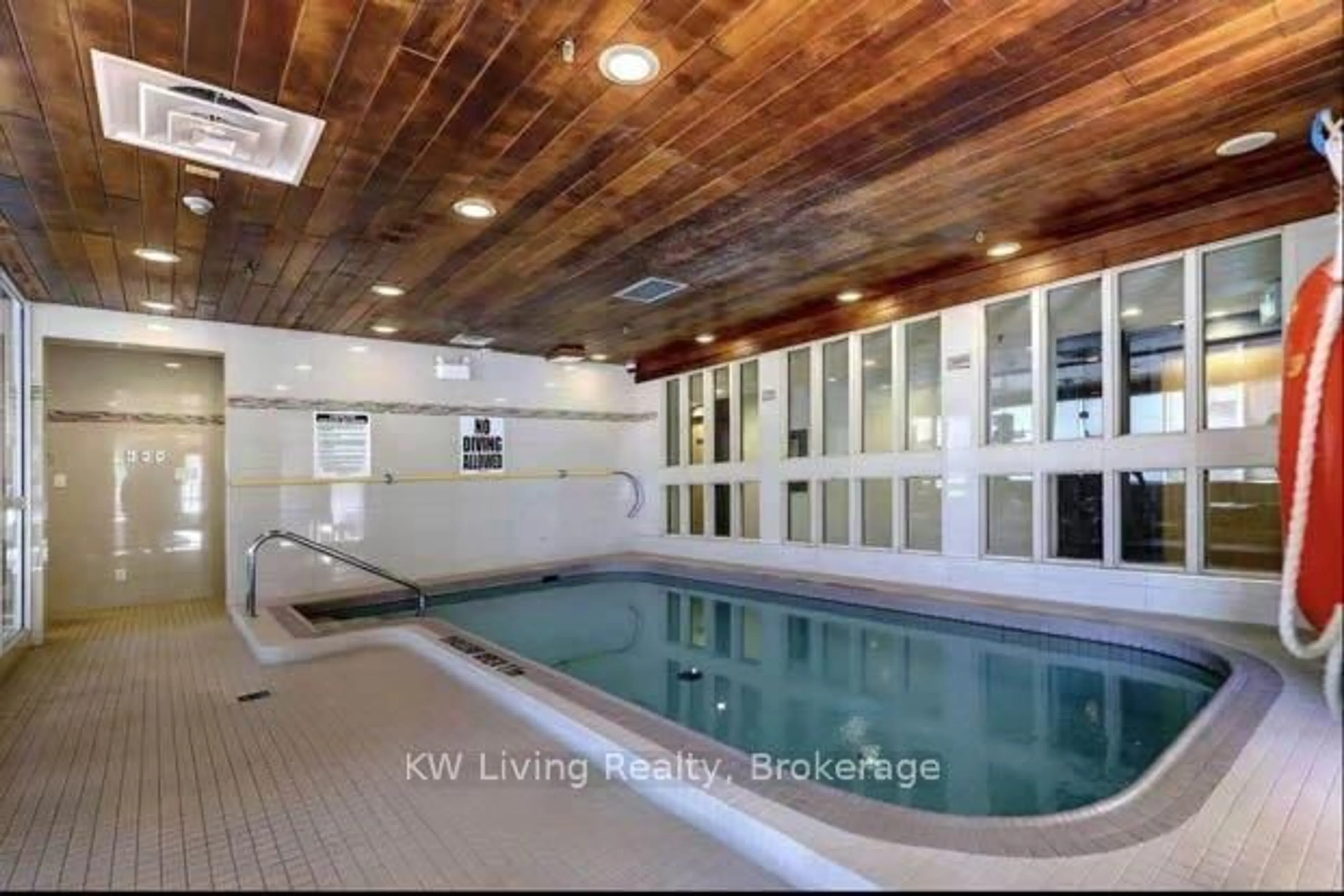 Pool for 1001 Cedarglen Gate #422, Mississauga Ontario L5C 4R2