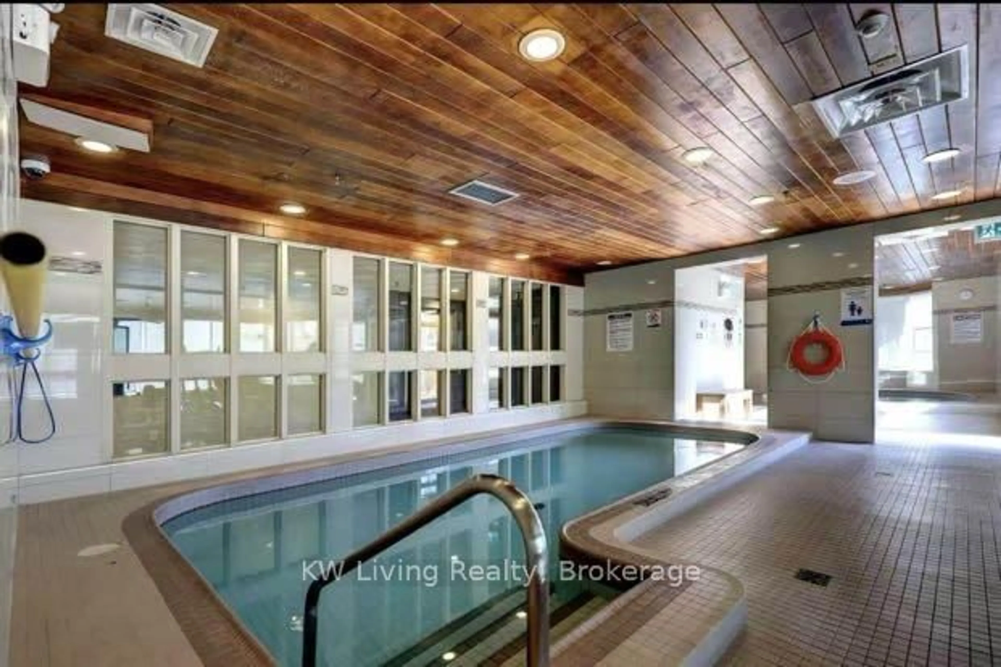 Pool for 1001 Cedarglen Gate #422, Mississauga Ontario L5C 4R2