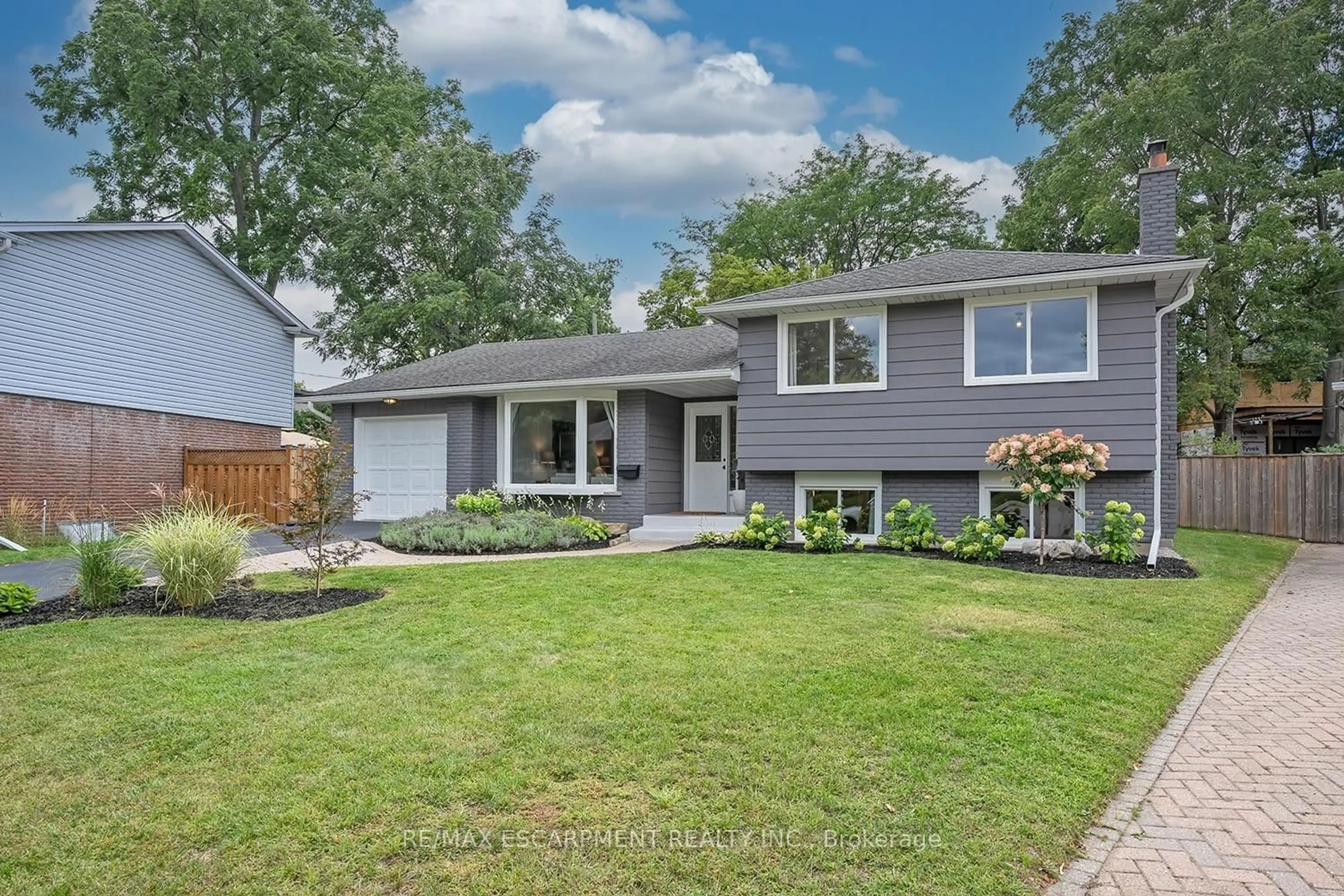 Home with vinyl exterior material, street for 406 Oakwood Dr, Burlington Ontario L7N 1X2