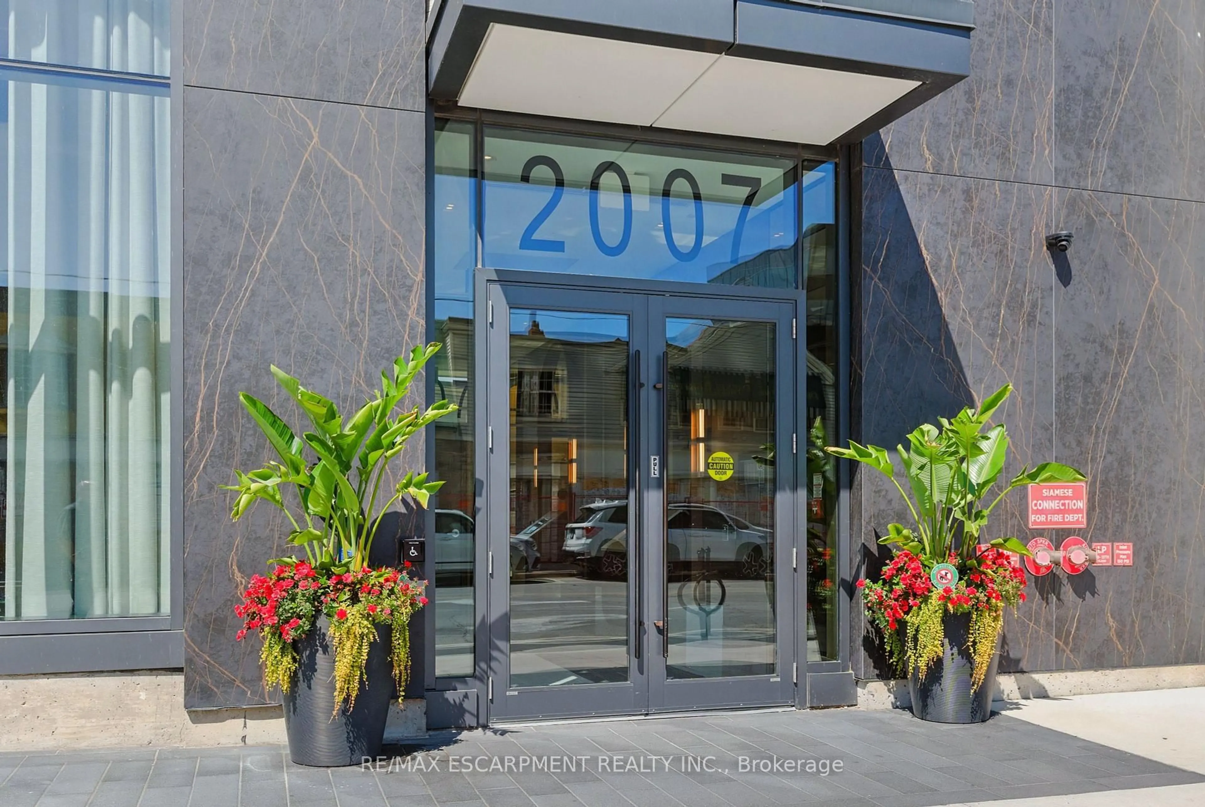 Indoor foyer for 2007 James St #1604, Burlington Ontario L7R 1H1