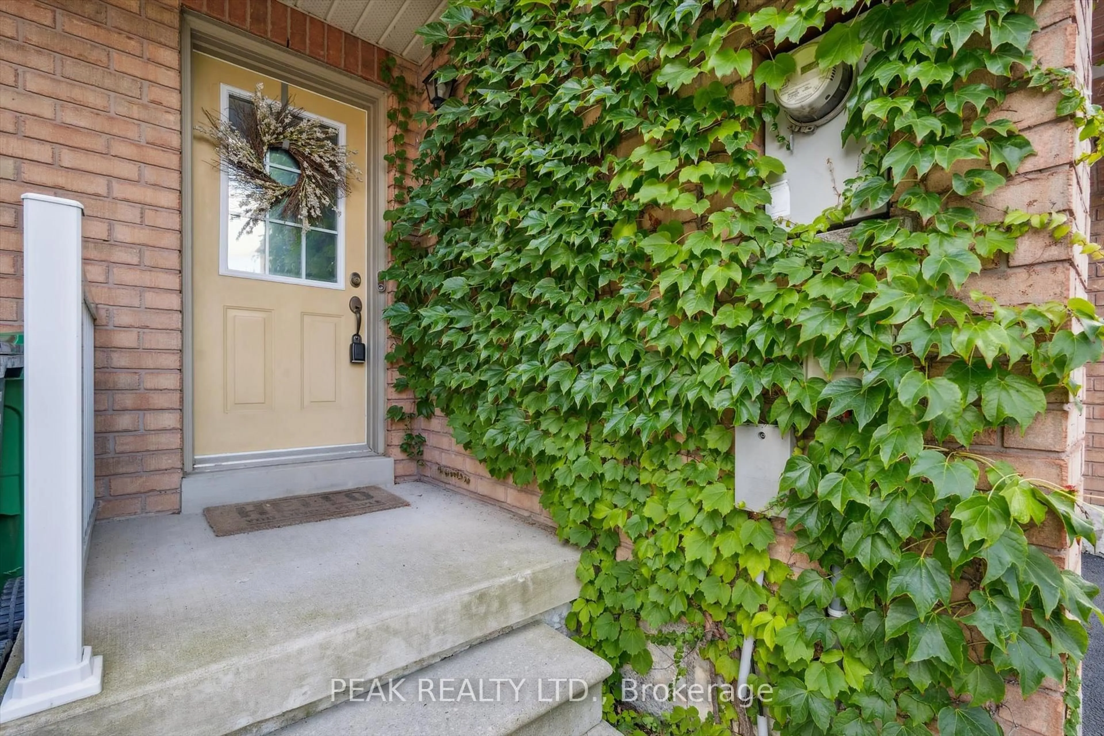 Indoor entryway for 3030 Breakwater Crt #26, Mississauga Ontario L5B 4N8