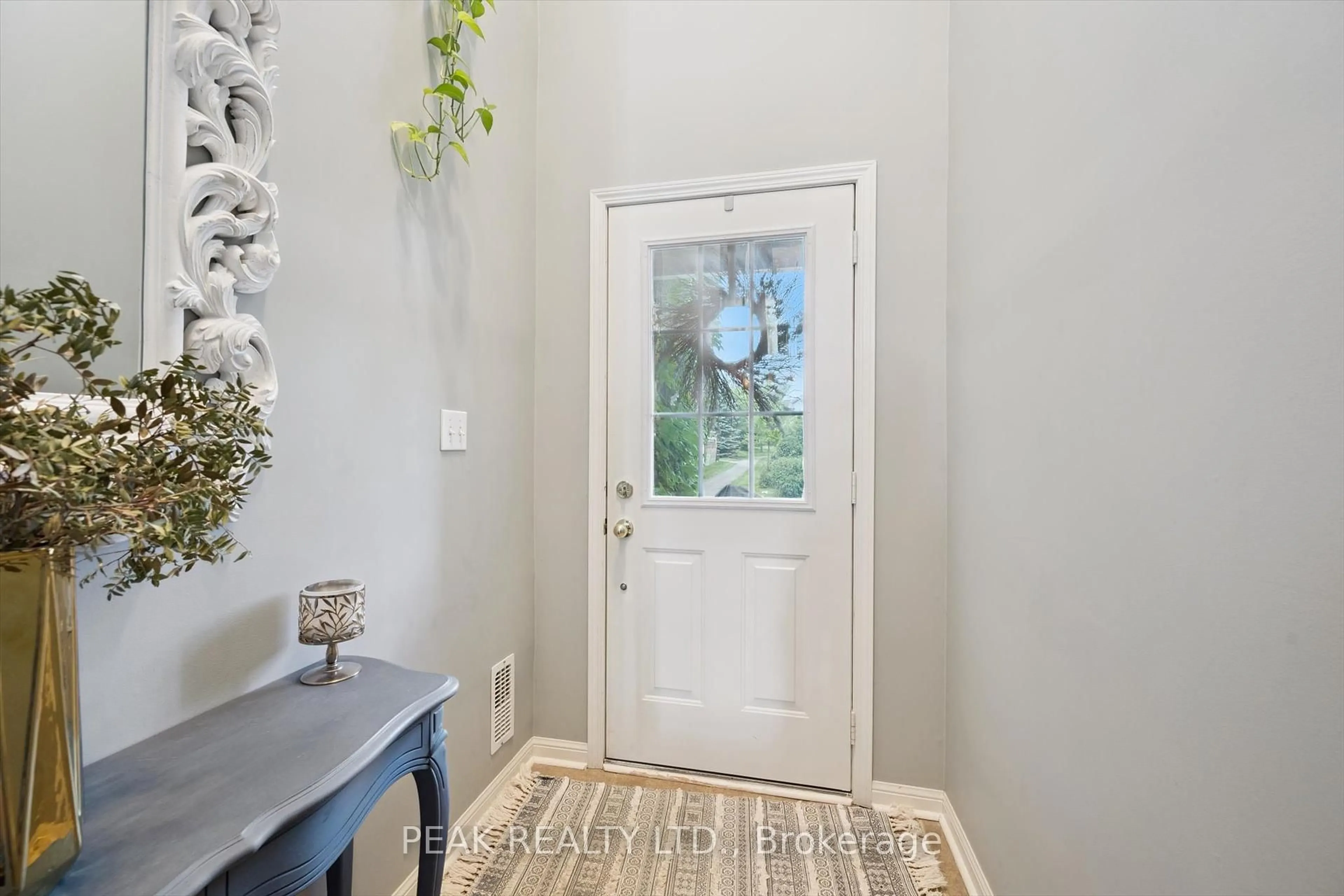 Indoor entryway for 3030 Breakwater Crt #26, Mississauga Ontario L5B 4N8