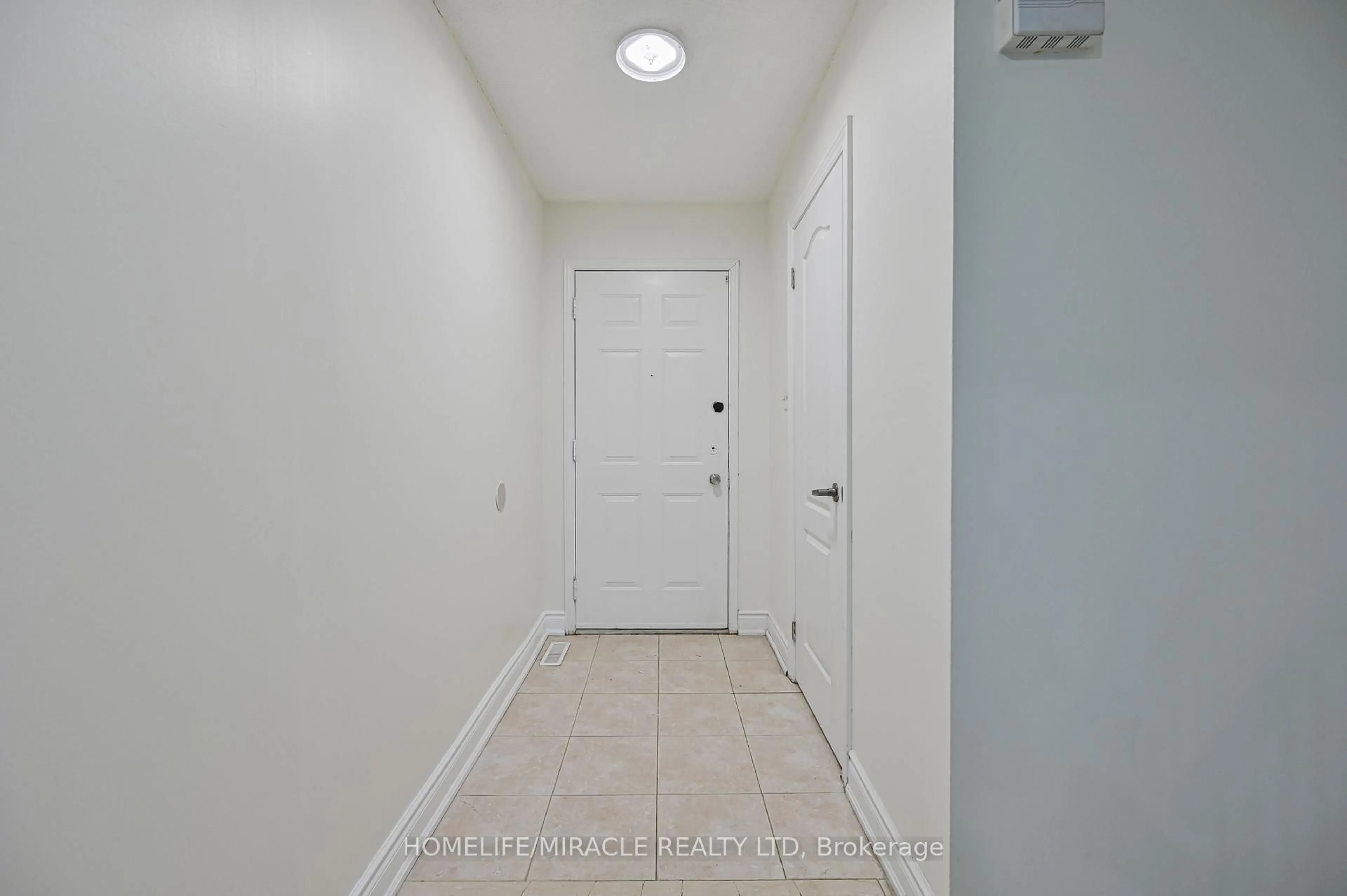 Indoor entryway for 32 Woodsview Ave, Toronto Ontario M9W 6C1