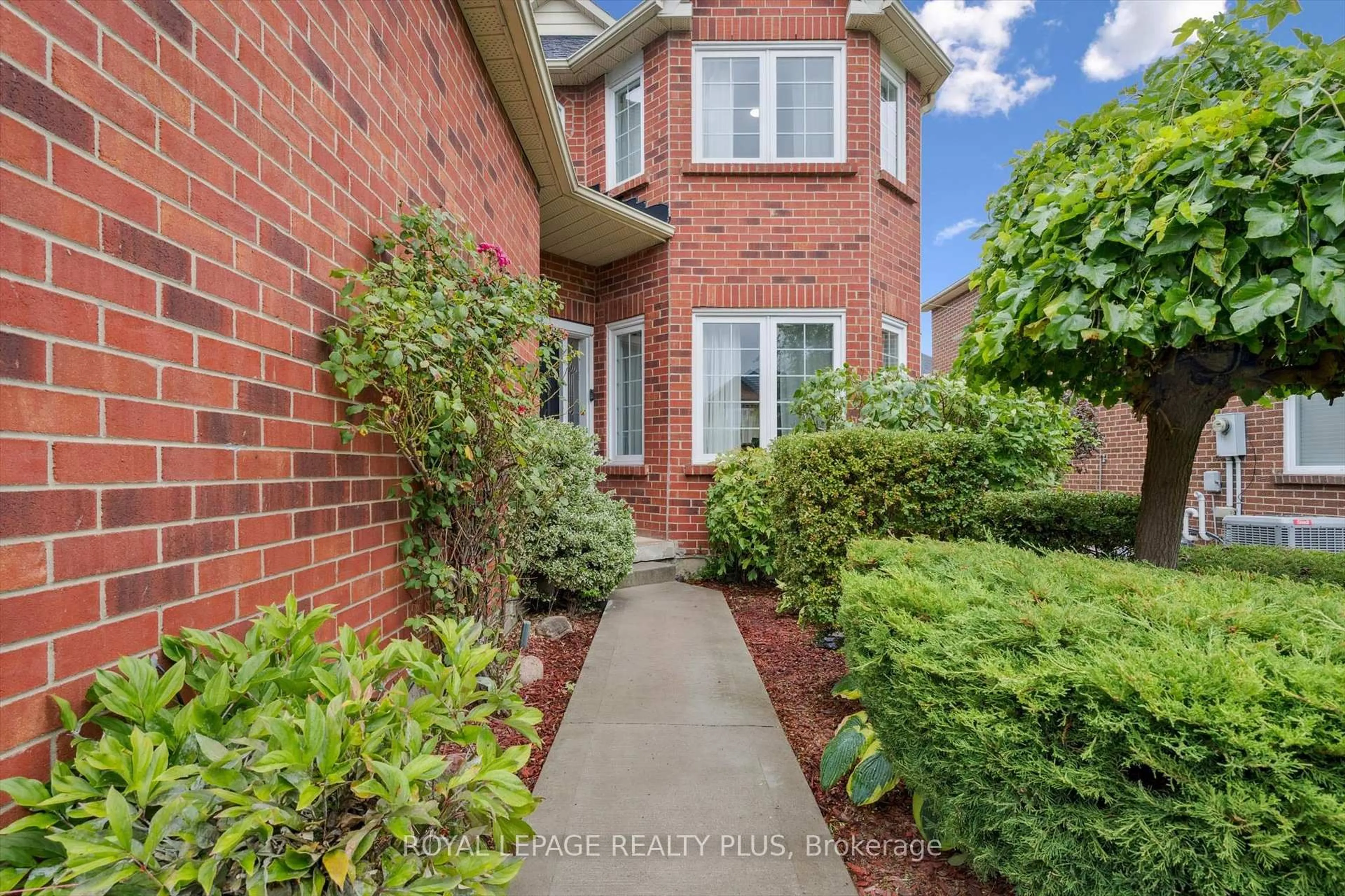 Home with brick exterior material, street for 4543 Gullfoot Circ, Mississauga Ontario L4Z 2K3