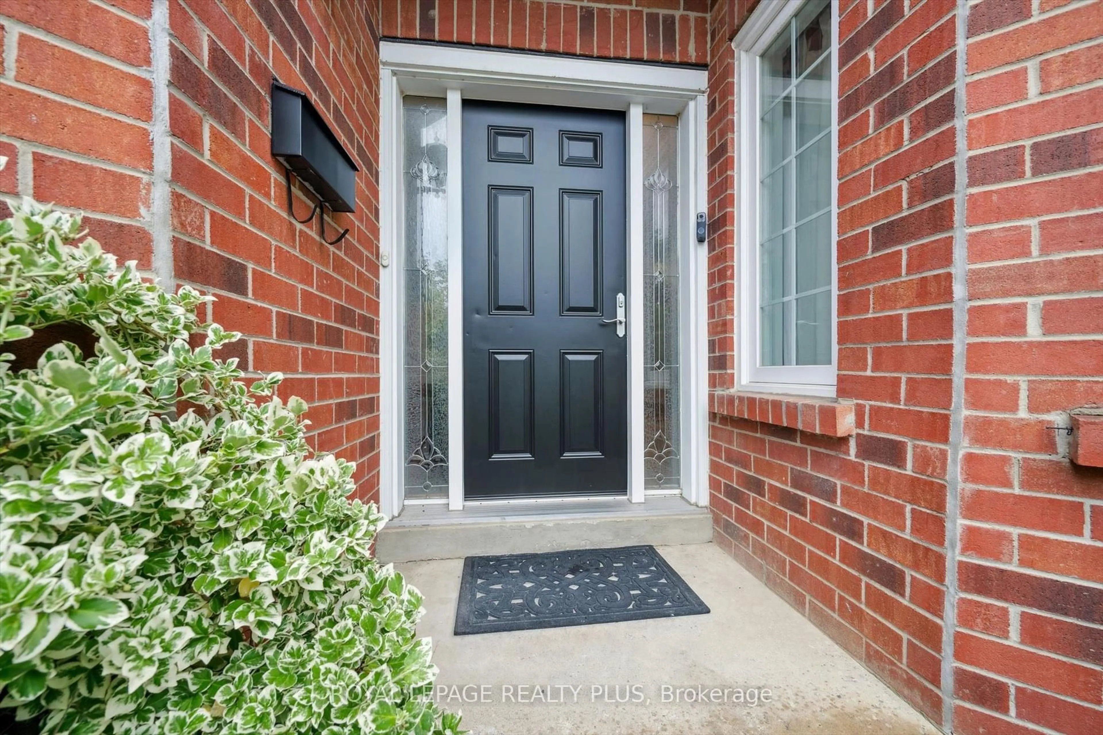 Indoor entryway for 4543 Gullfoot Circ, Mississauga Ontario L4Z 2K3