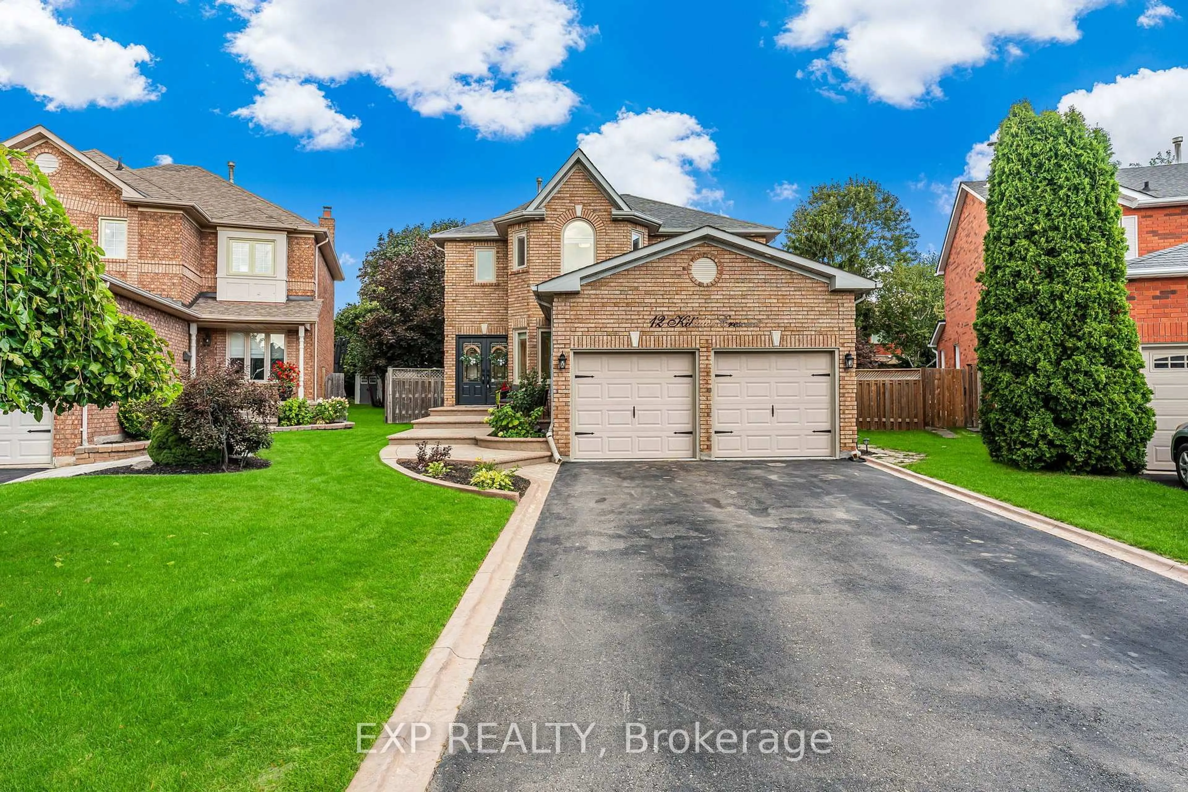 A pic from outside/outdoor area/front of a property/back of a property/a pic from drone, street for 12 Killaloe Cres, Halton Hills Ontario L7G 5N1