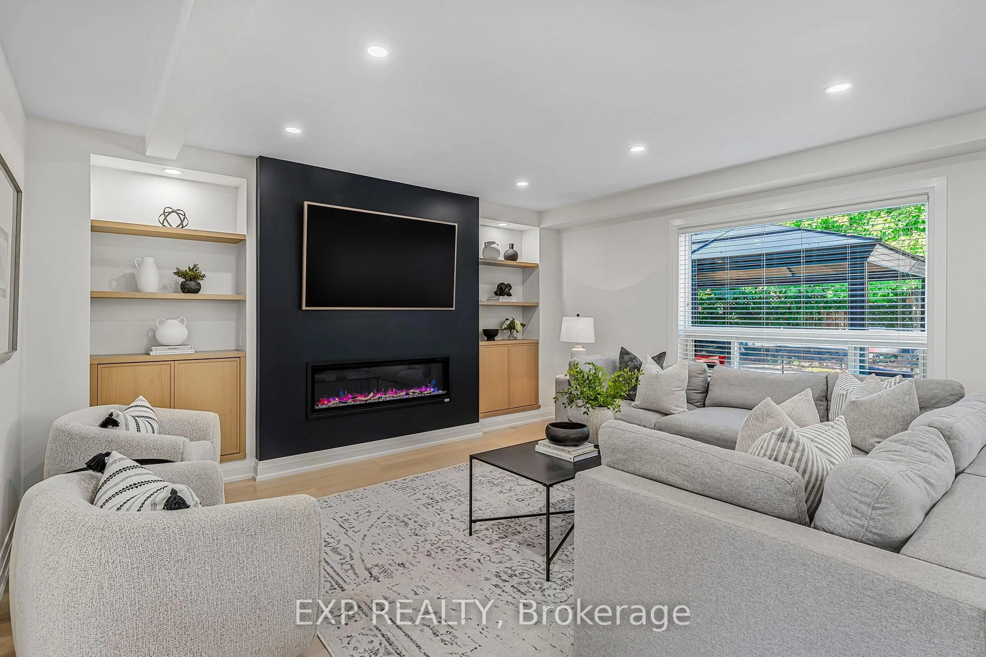 Living room with furniture, unknown for 12 Killaloe Cres, Halton Hills Ontario L7G 5N1