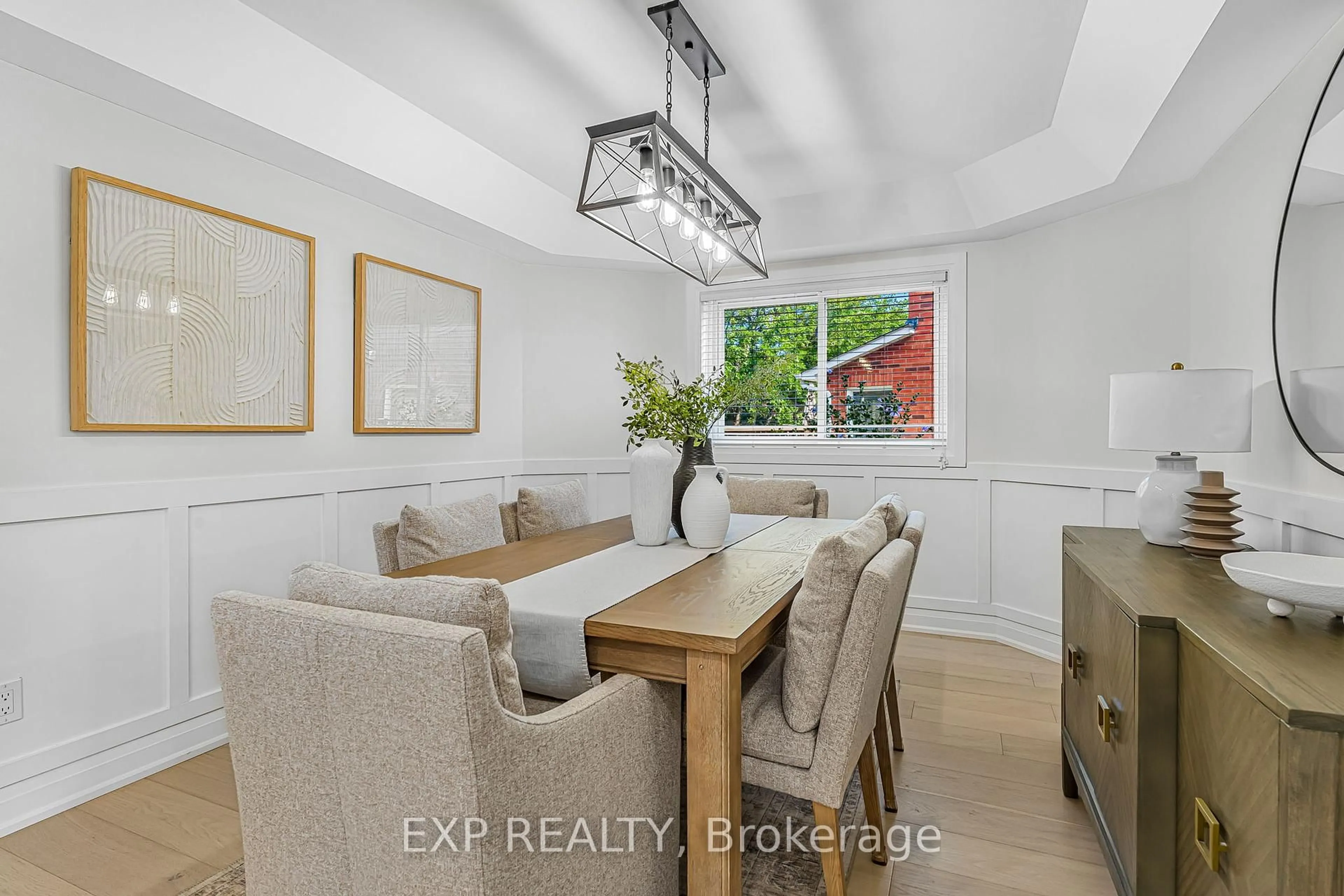 Dining room, ceramic/tile floor for 12 Killaloe Cres, Halton Hills Ontario L7G 5N1