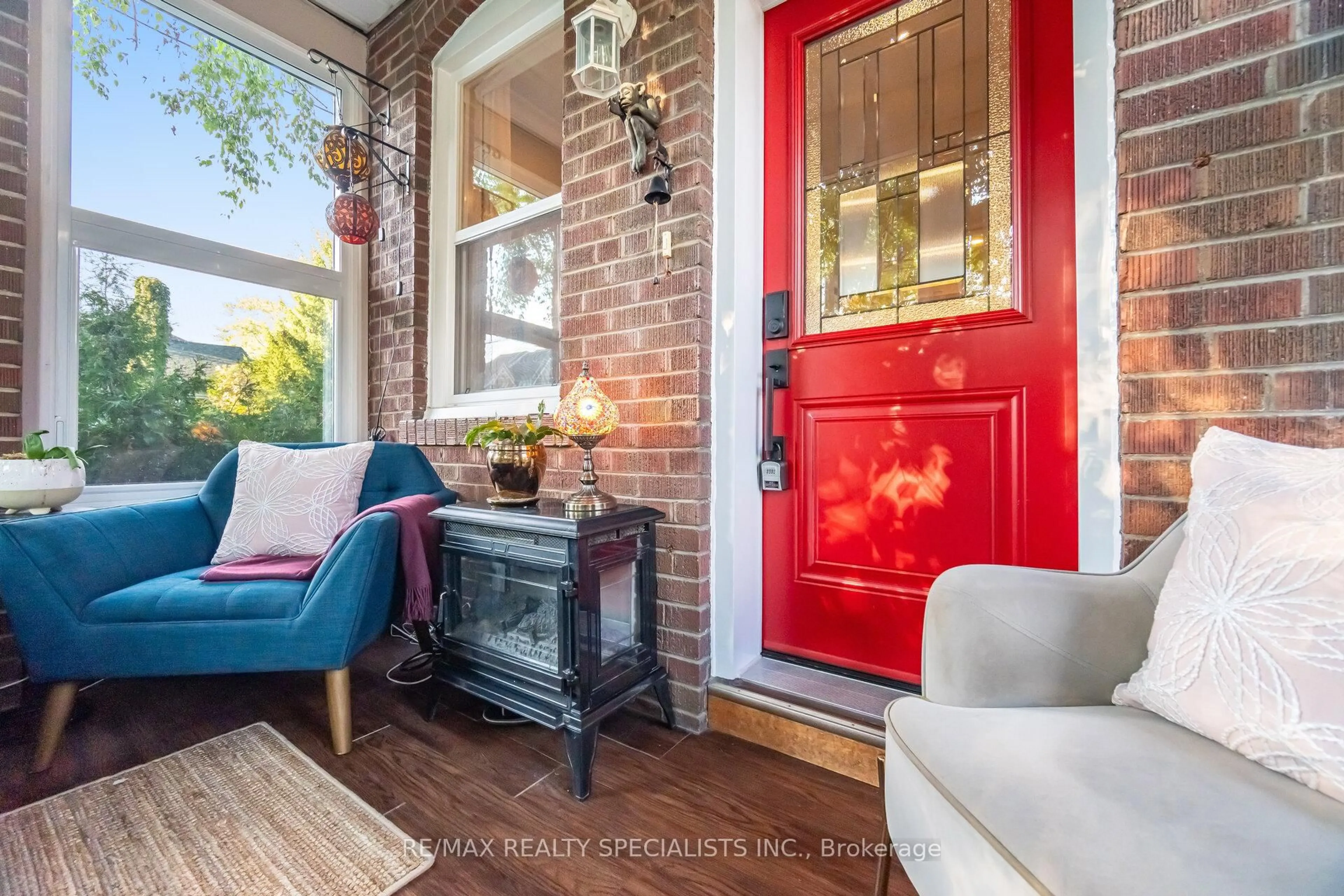 Indoor entryway for 7 Twenty Ninth St, Toronto Ontario M8W 3A7