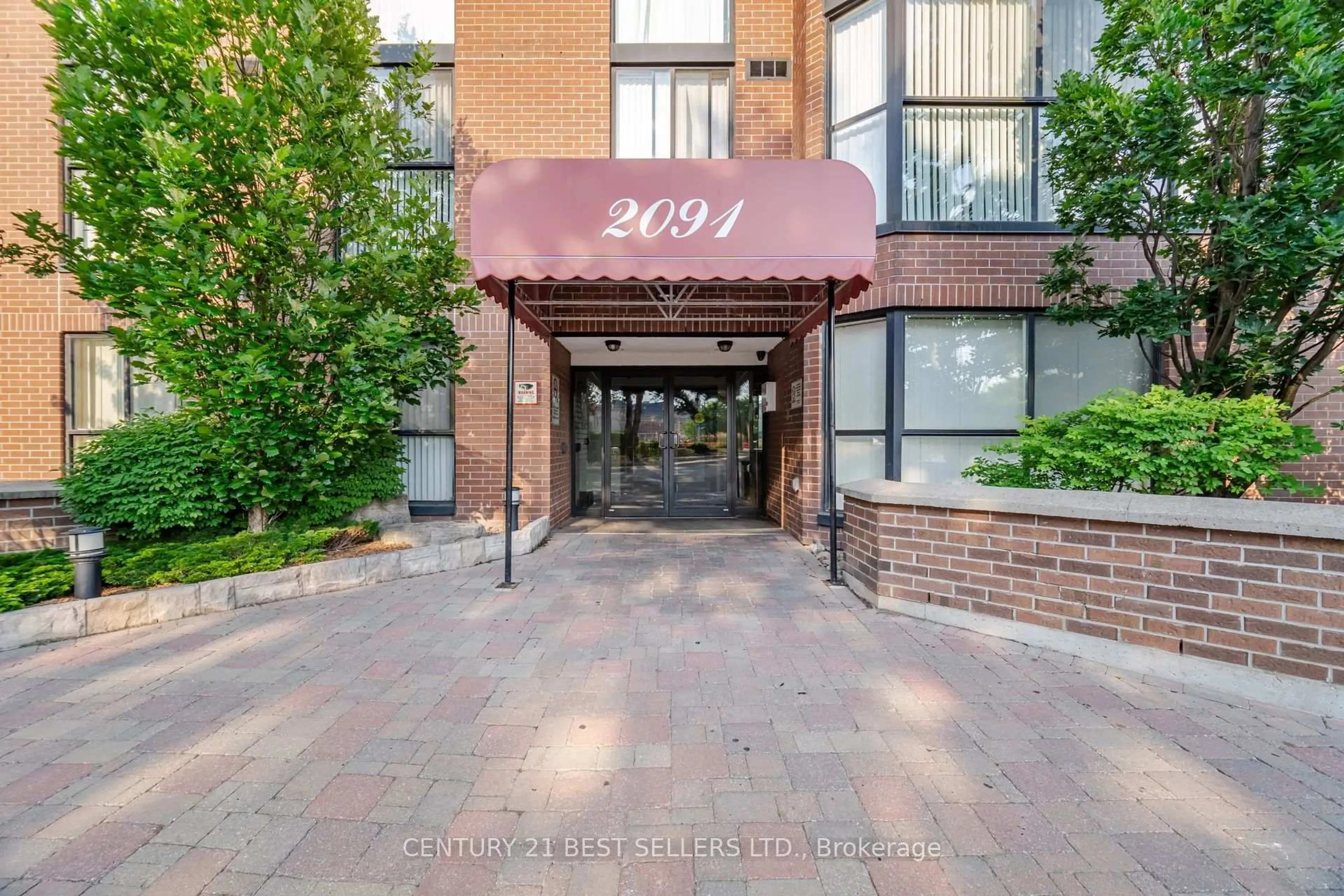 Indoor foyer for 2091 Hurontario St #1107, Mississauga Ontario L5A 4E6