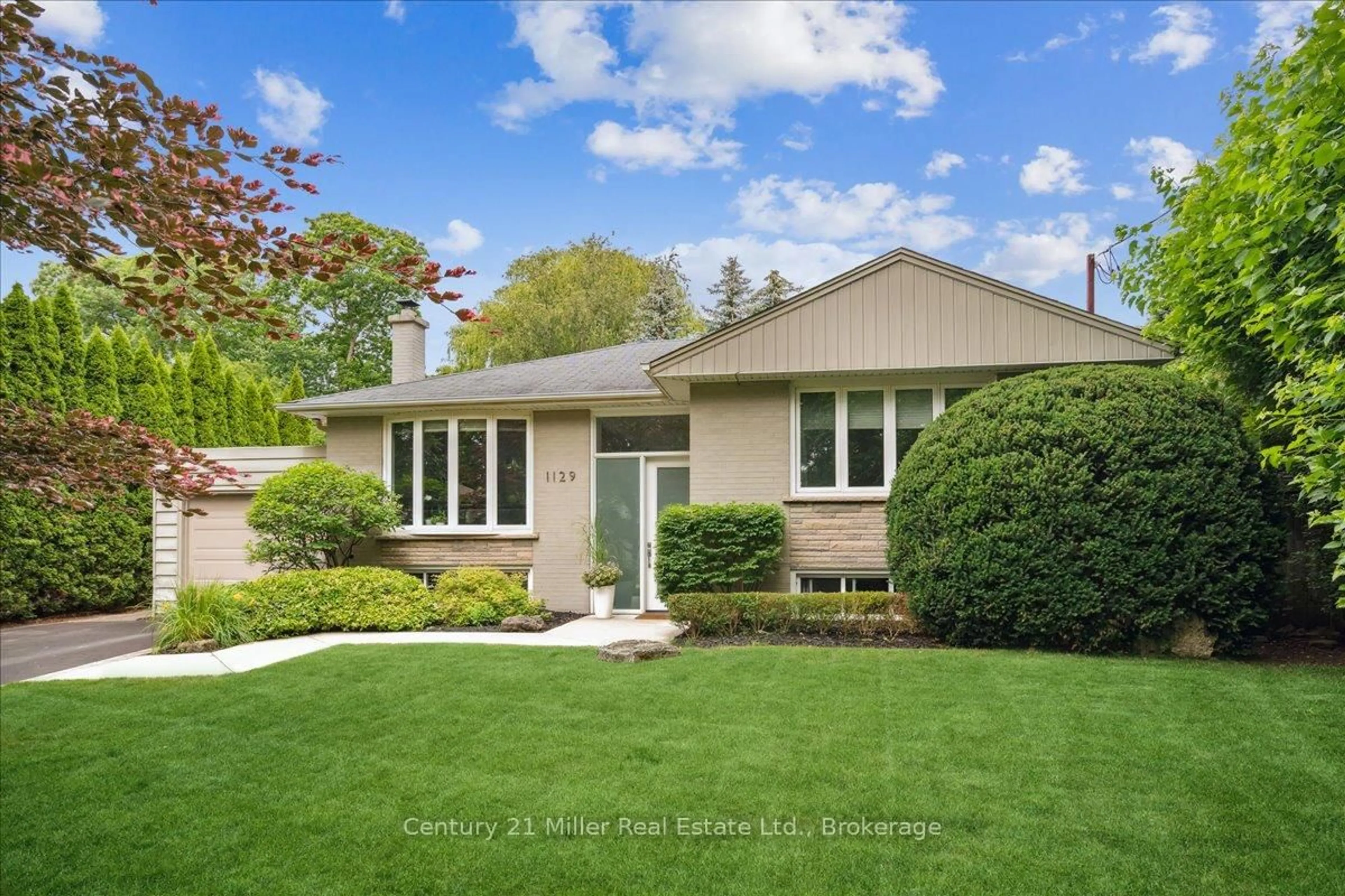 Home with vinyl exterior material, street for 1129 Shaw St, Oakville Ontario L6L 2S1