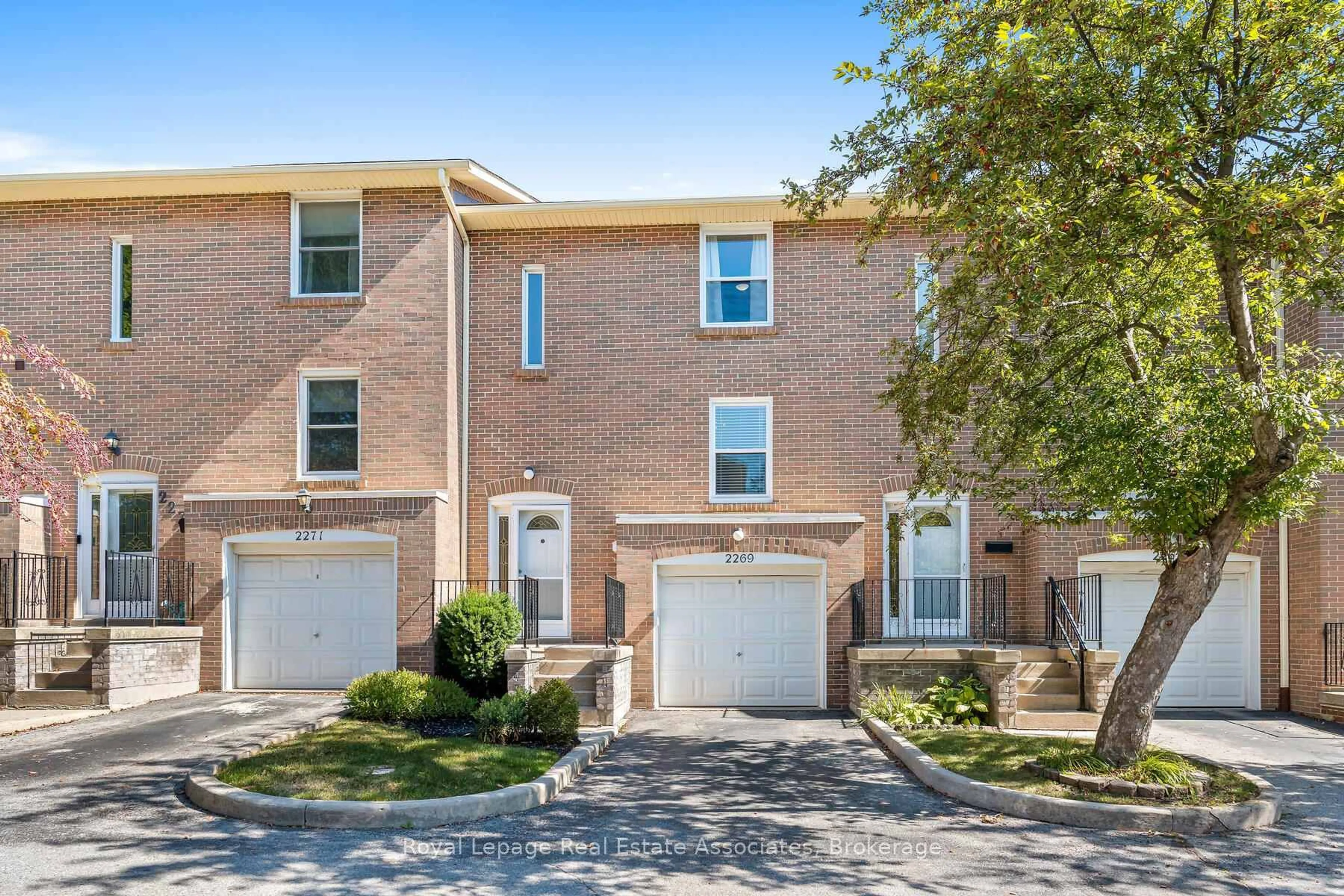 Home with brick exterior material, street for 2269 Mountain Grove Ave #35, Burlington Ontario L7P 2H8