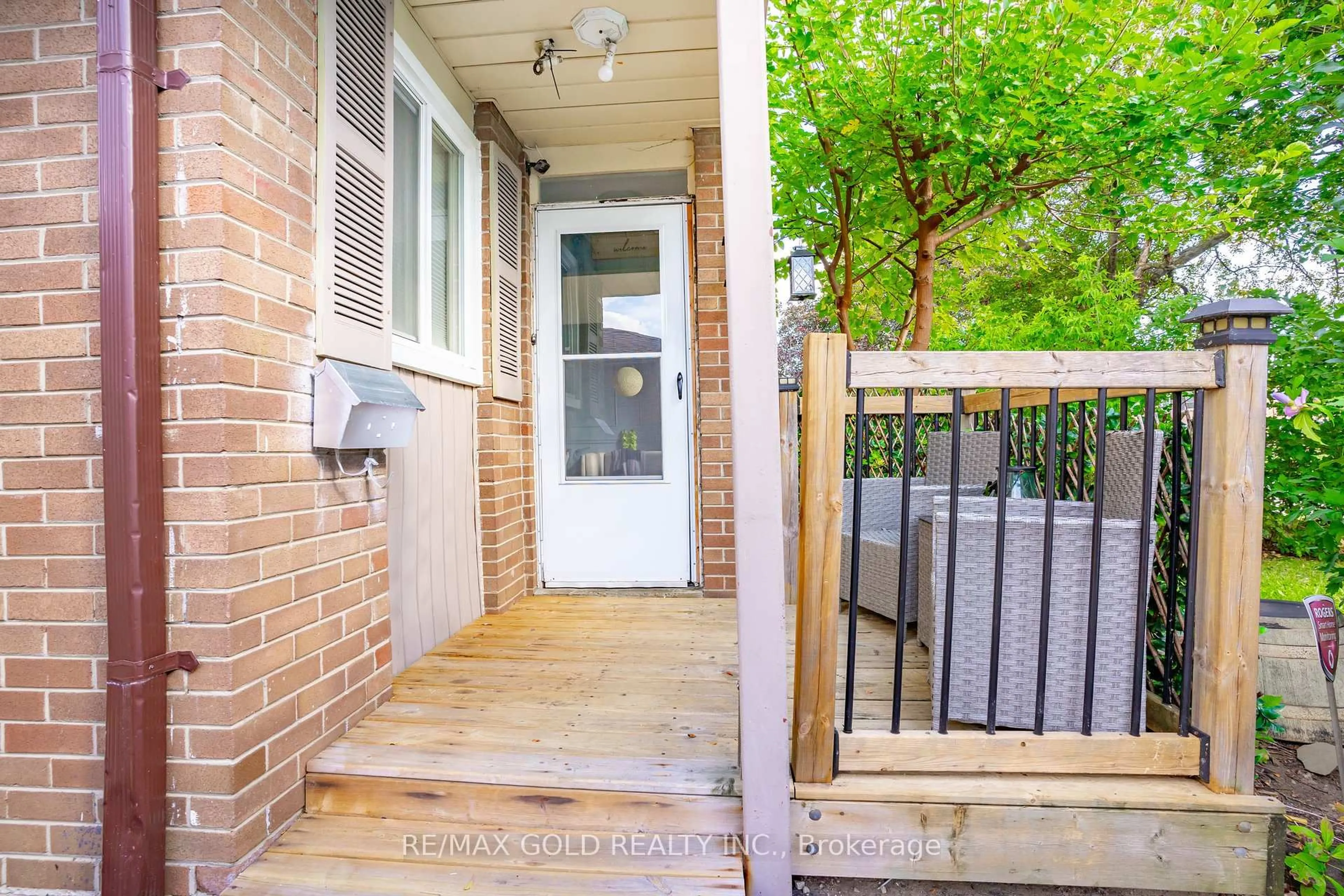 Patio, street for 4 Deeside Cres, Brampton Ontario L6T 3L7