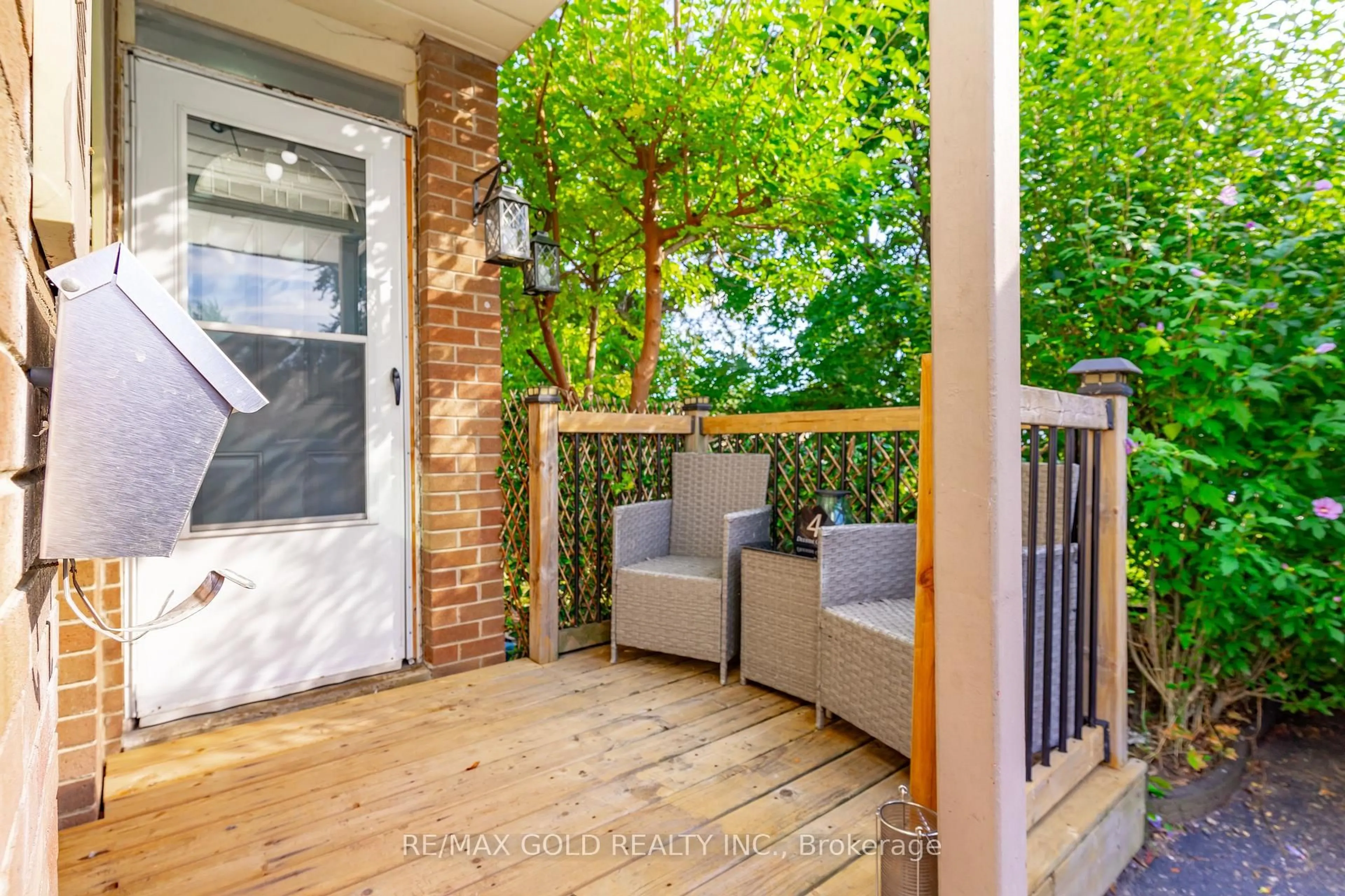 Patio, street for 4 Deeside Cres, Brampton Ontario L6T 3L7