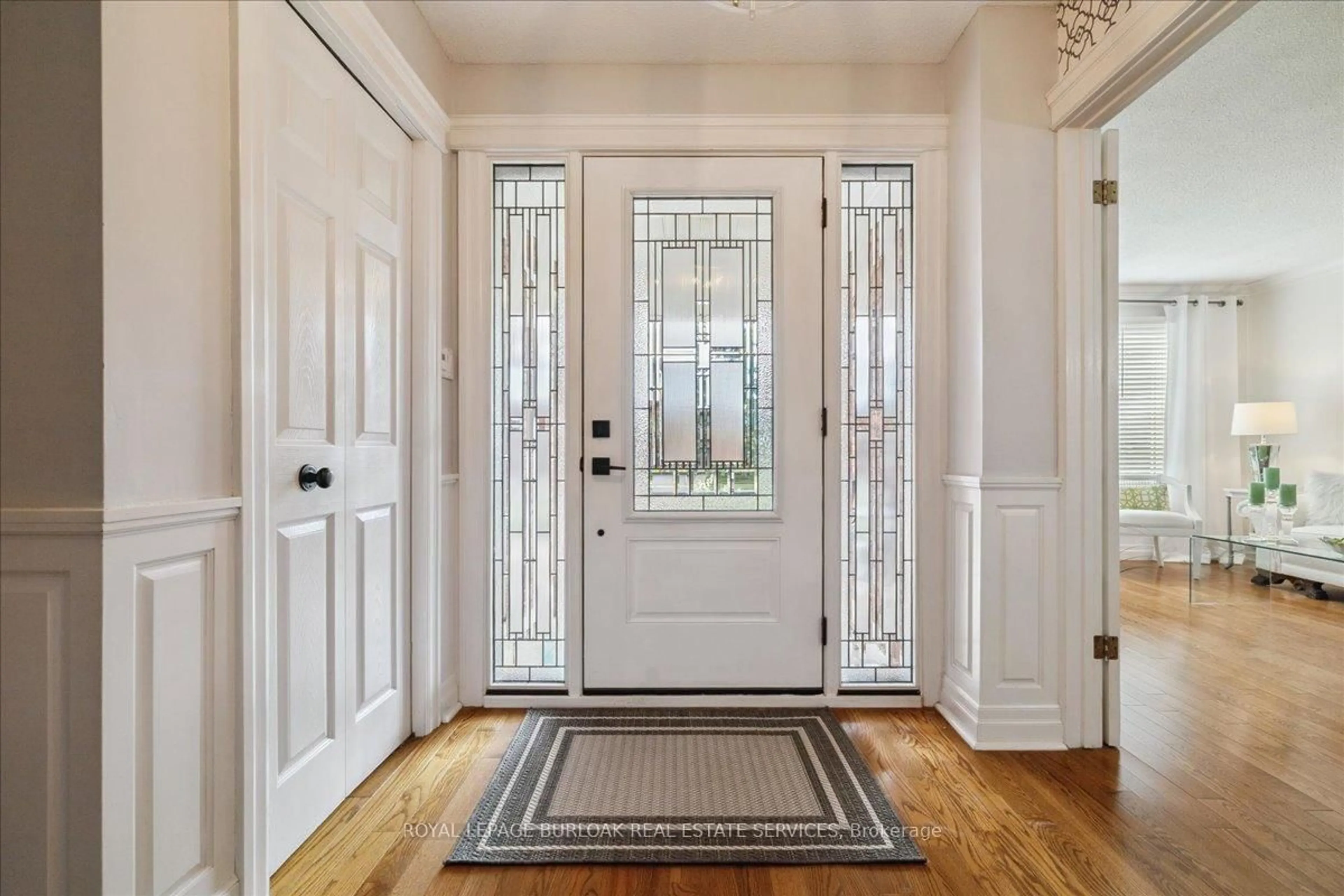 Indoor entryway for 2345 Montgomery Dr, Burlington Ontario L7P 4J9