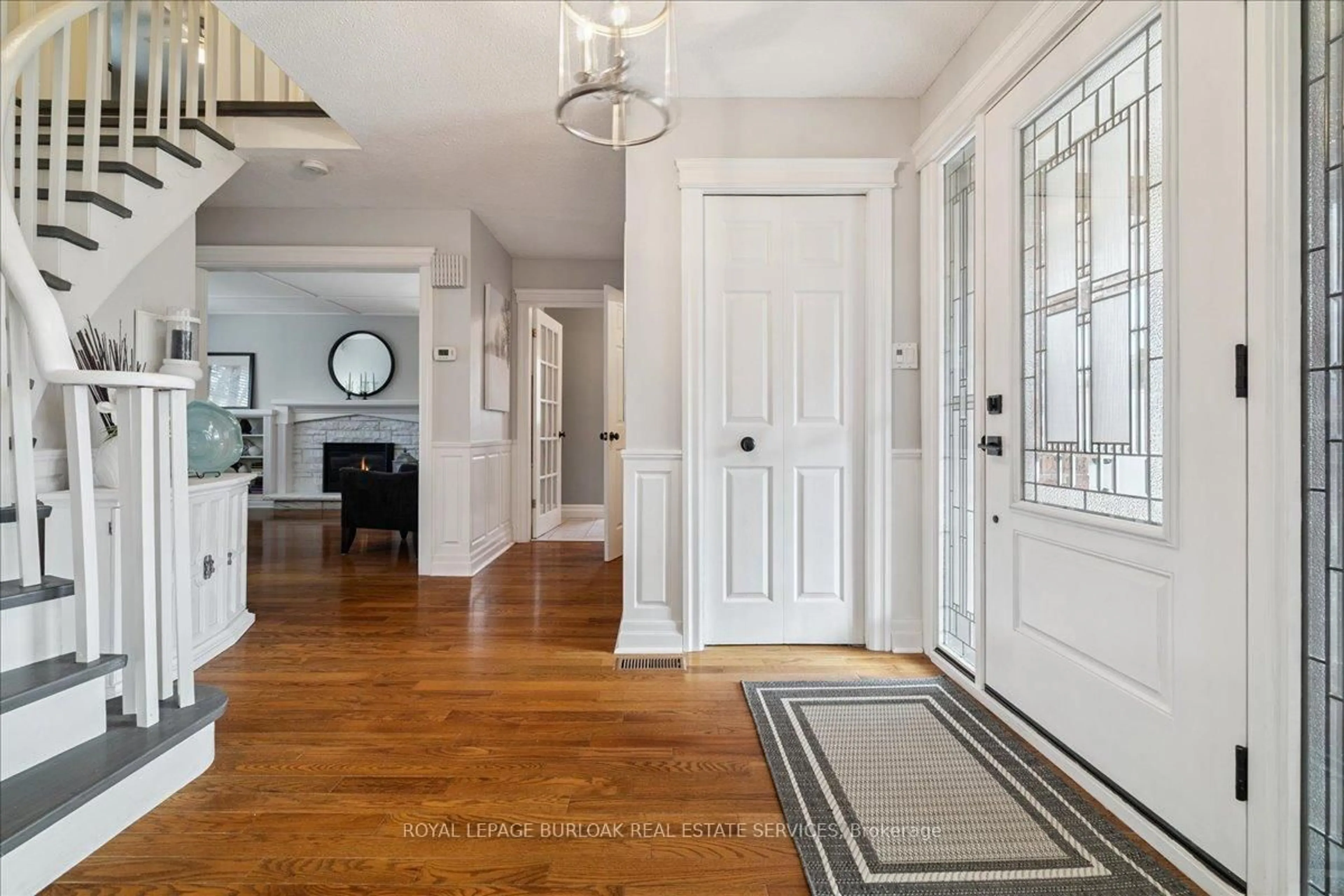 Indoor entryway for 2345 Montgomery Dr, Burlington Ontario L7P 4J9
