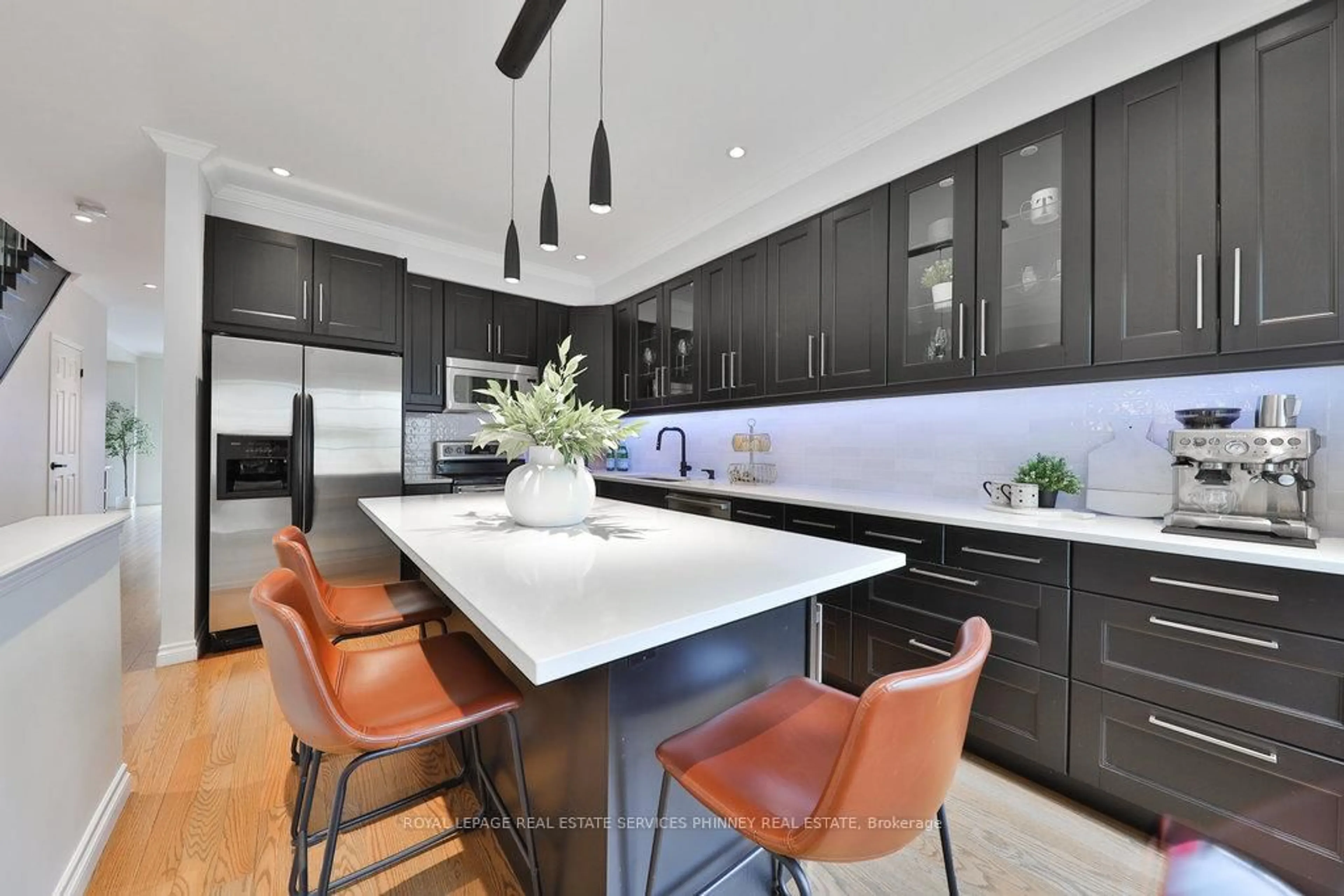 Contemporary kitchen, unknown for 1130 Cawthra Rd #48, Mississauga Ontario L5G 4V7