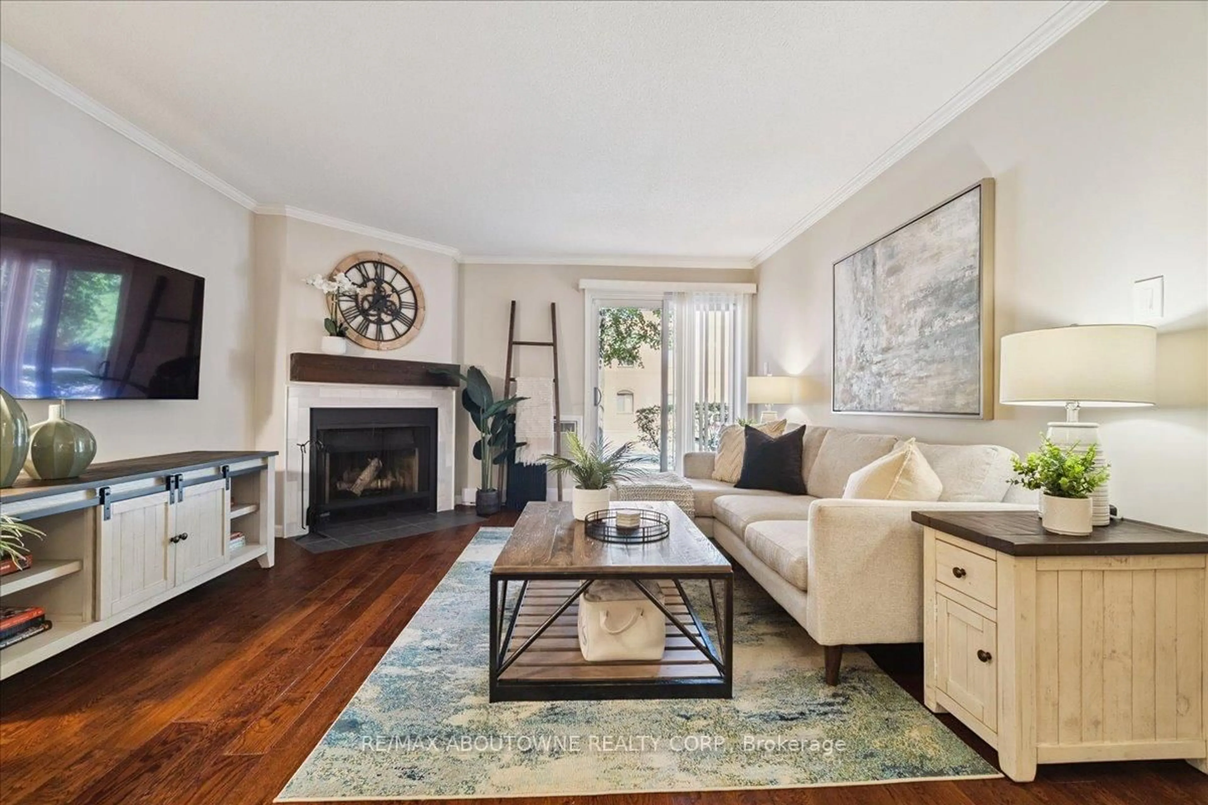 Living room with furniture, unknown for 1492 Pilgrims Way #1111, Oakville Ontario L6M 3G8