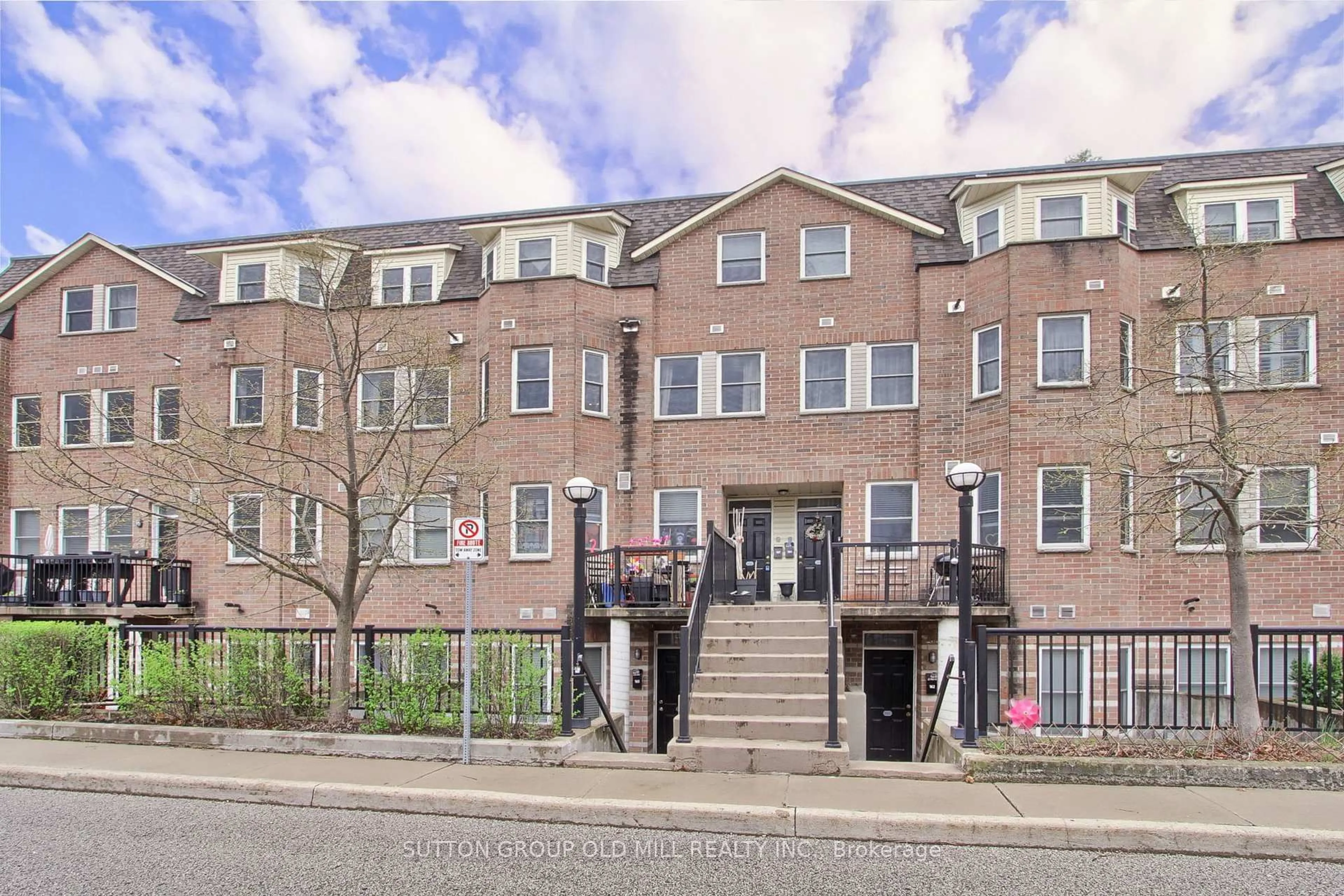 A pic from outside/outdoor area/front of a property/back of a property/a pic from drone, street for 760 Lawrence Ave #167, Toronto Ontario M6A 3E7