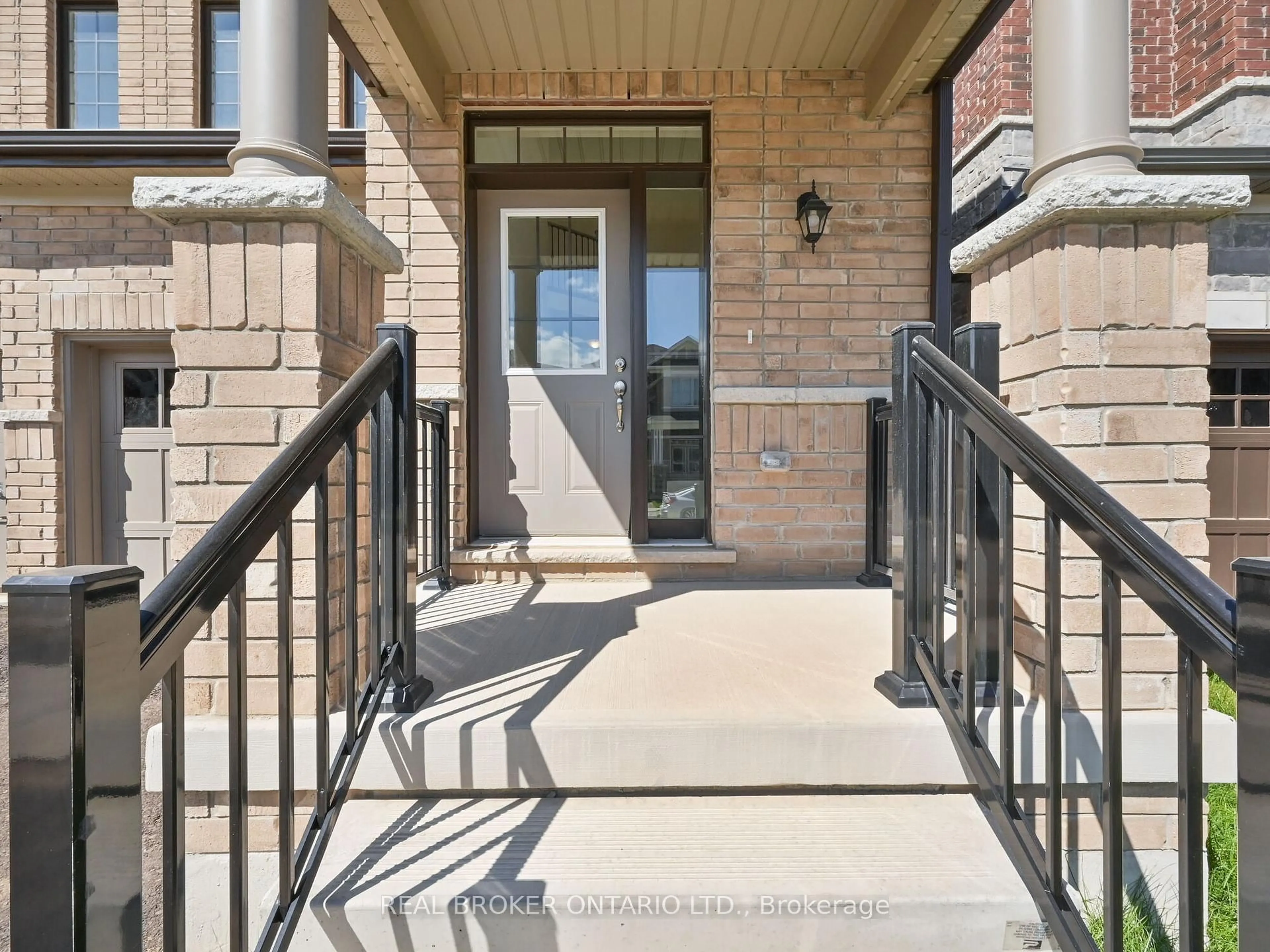 Indoor entryway for 1555 Severn Dr, Milton Ontario L9E 1X9