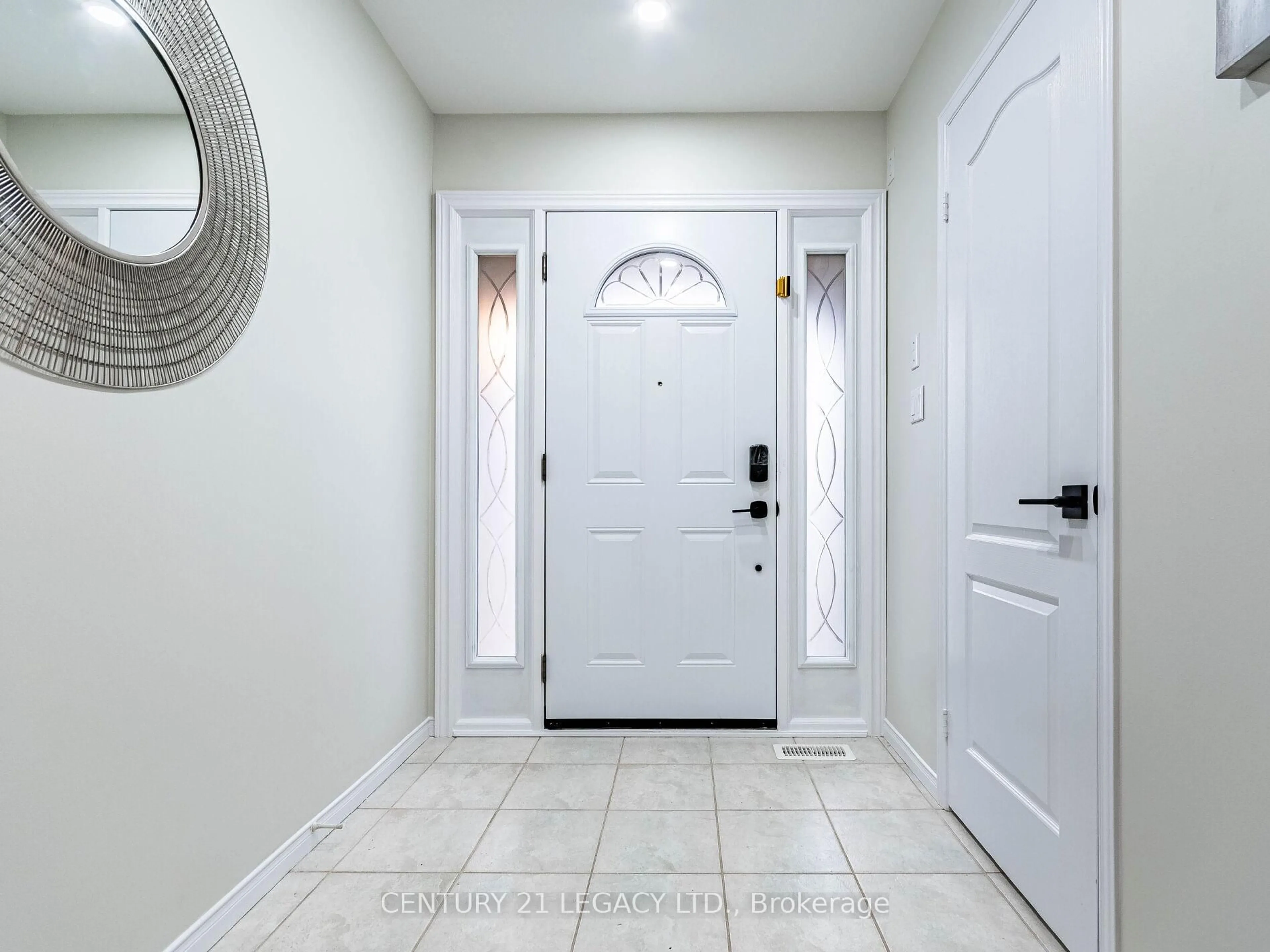 Indoor entryway for 4110 Forest Run Ave, Burlington Ontario L7M 4L7
