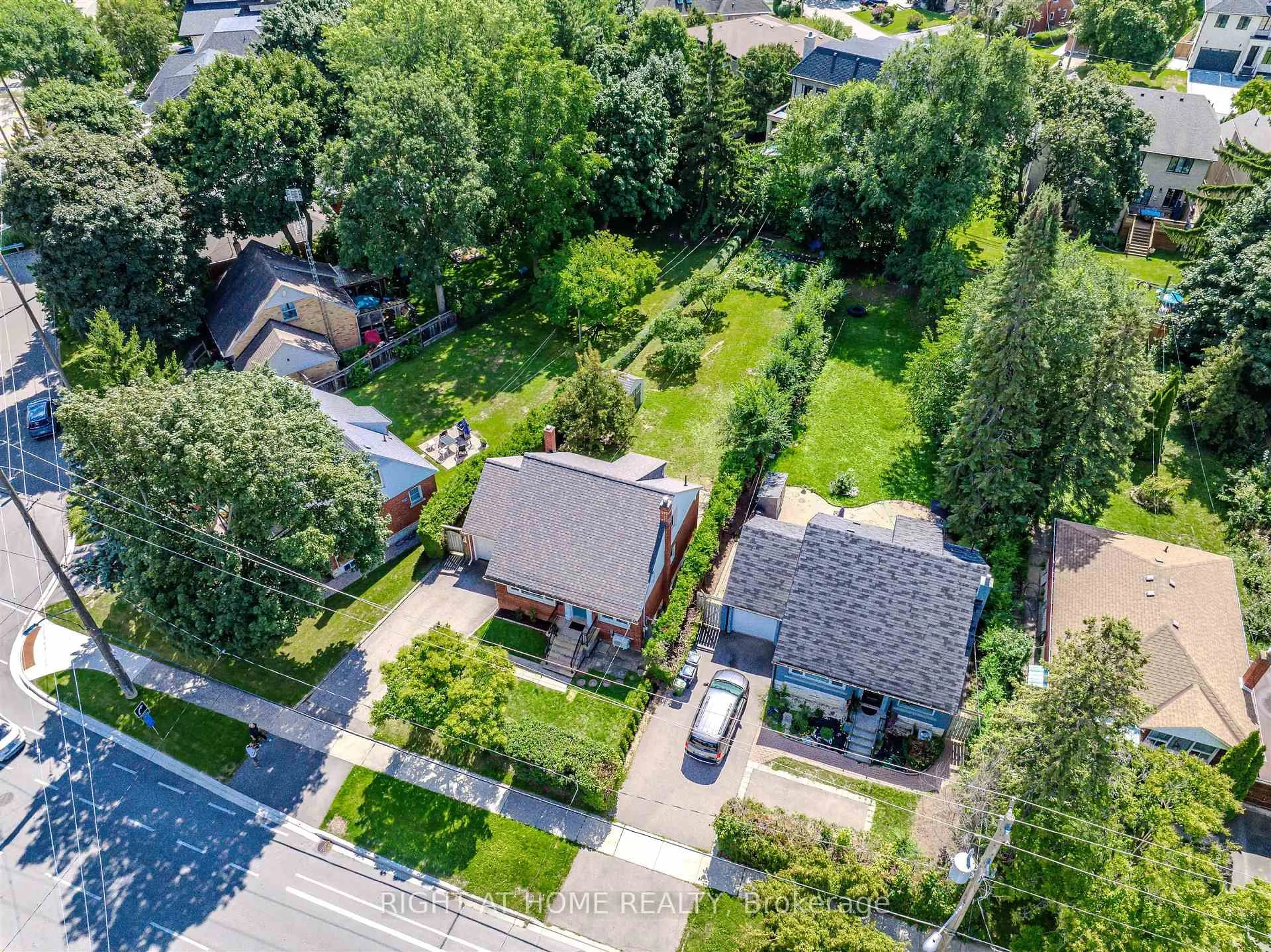 A pic from outside/outdoor area/front of a property/back of a property/a pic from drone, street for 309 Rathburn Rd, Toronto Ontario M9B 2L7