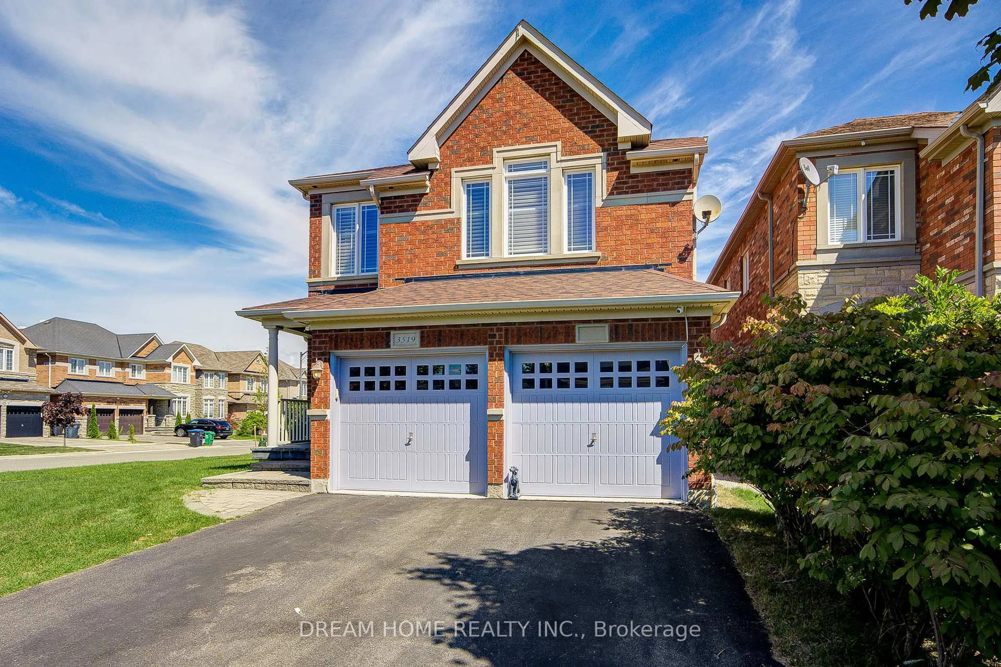 Home with brick exterior material, street for 3519 Trilogy Tr, Mississauga Ontario L5M 7Y1