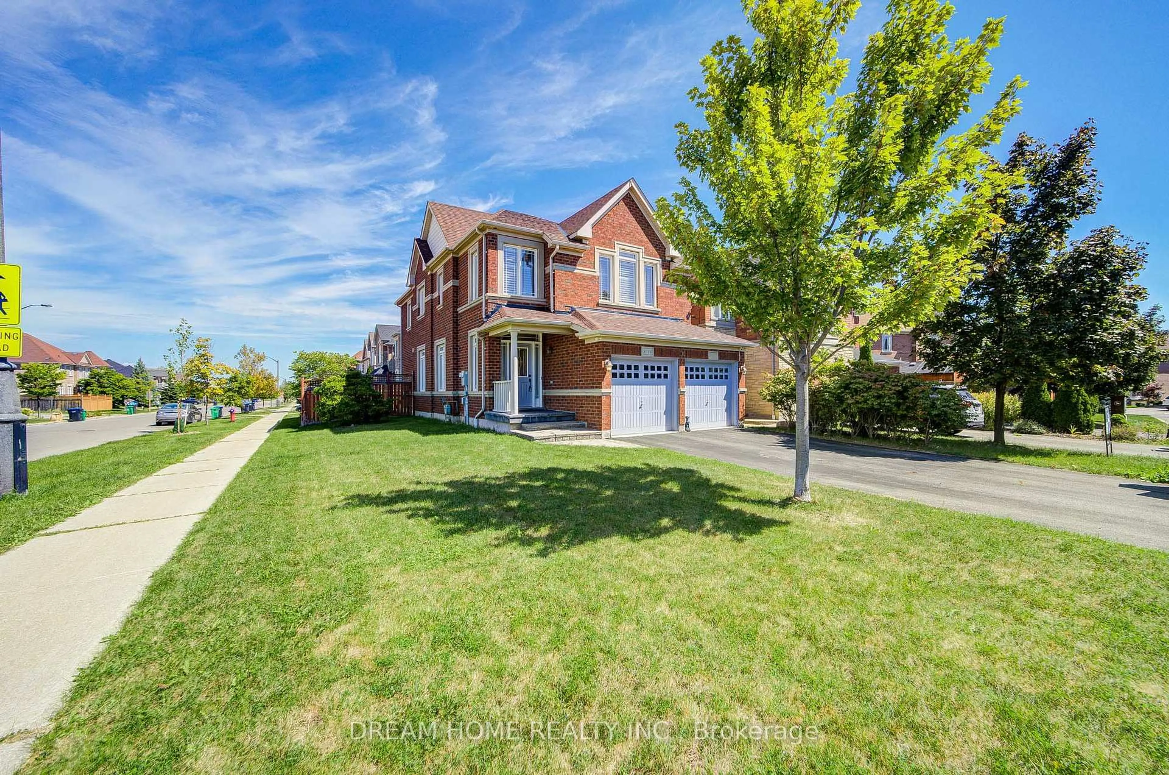 Home with brick exterior material, street for 3519 Trilogy Tr, Mississauga Ontario L5M 7Y1