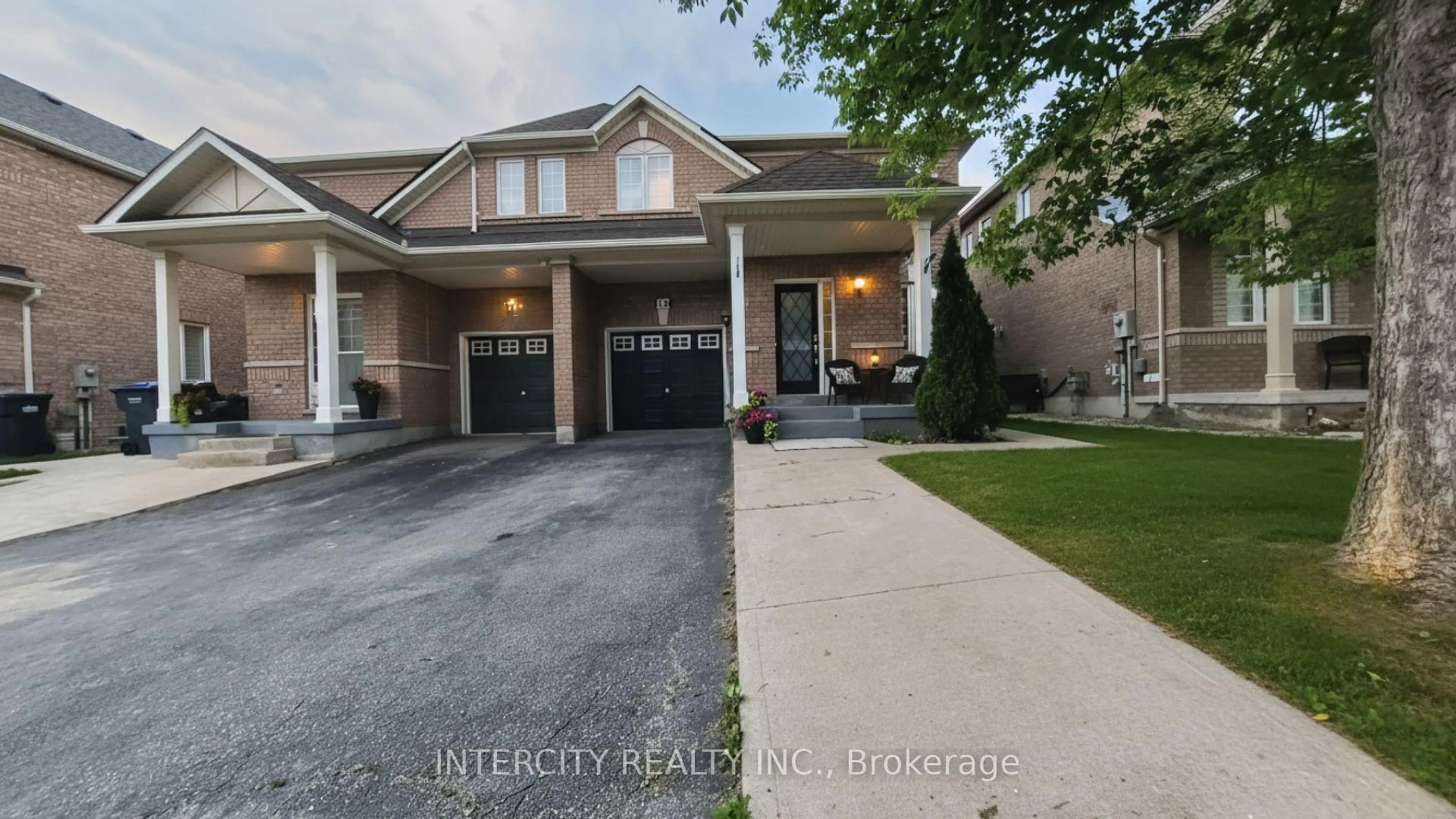 Unknown for 16 Sestina Crt, Brampton Ontario L6P 1R9