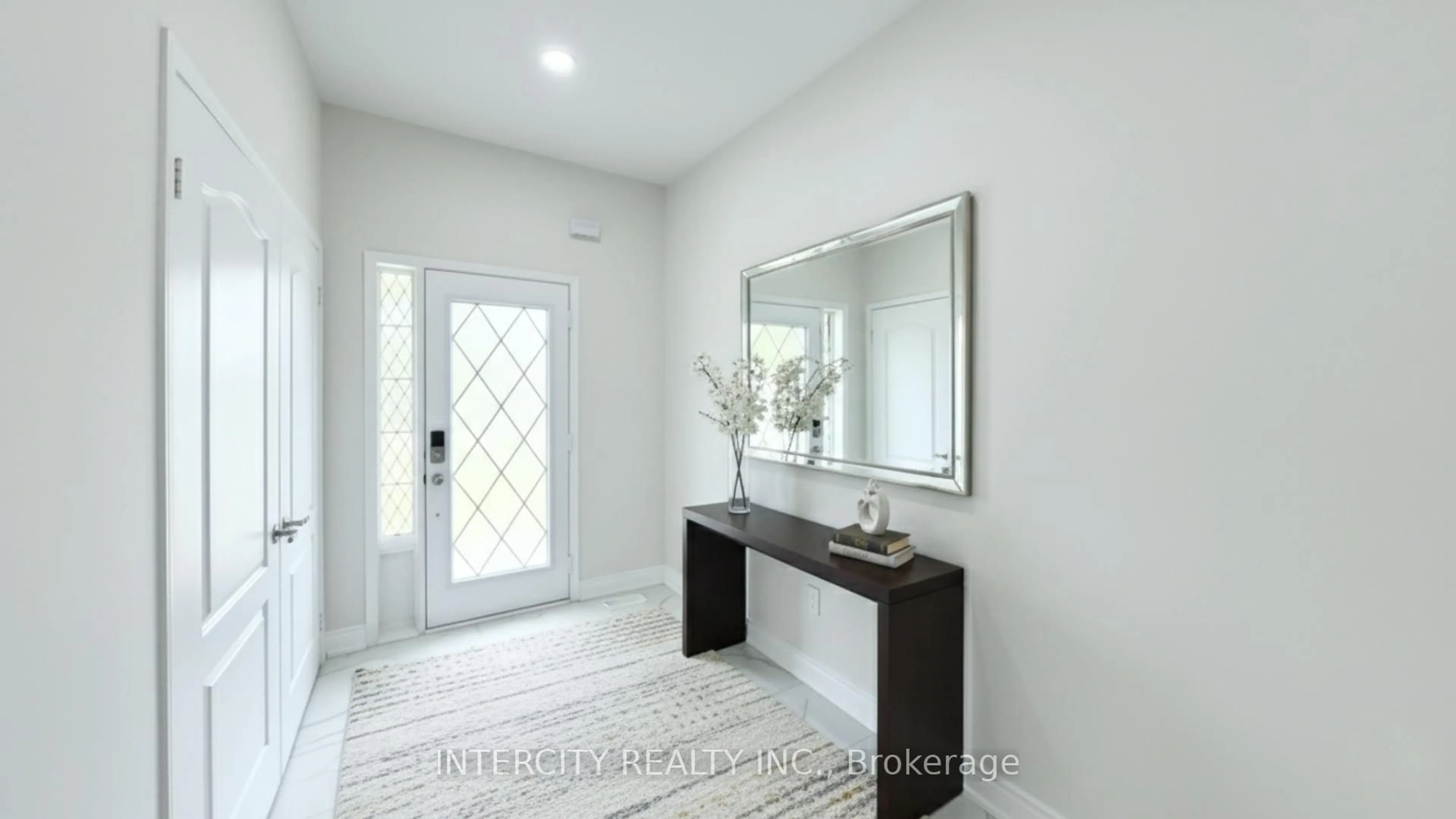 Indoor entryway for 16 Sestina Crt, Brampton Ontario L6P 1R9
