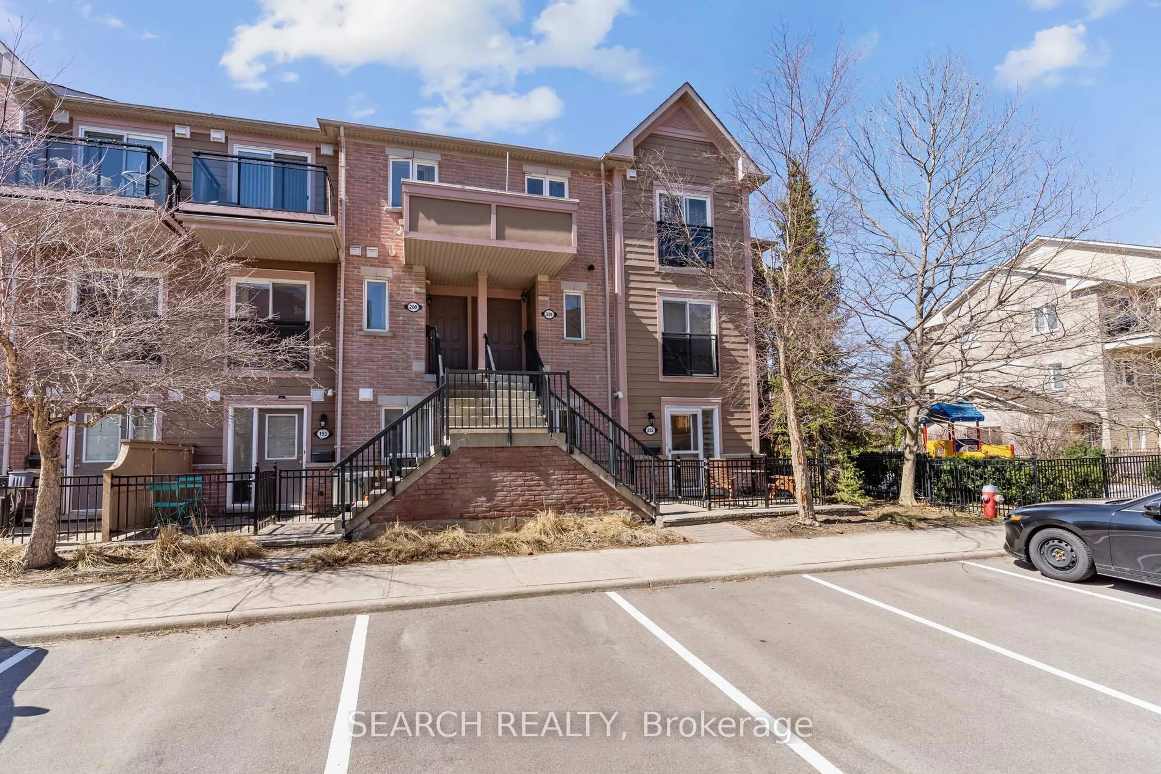 A pic from outside/outdoor area/front of a property/back of a property/a pic from drone, street for 4975 Southampton Dr #202, Mississauga Ontario L5M 8E1