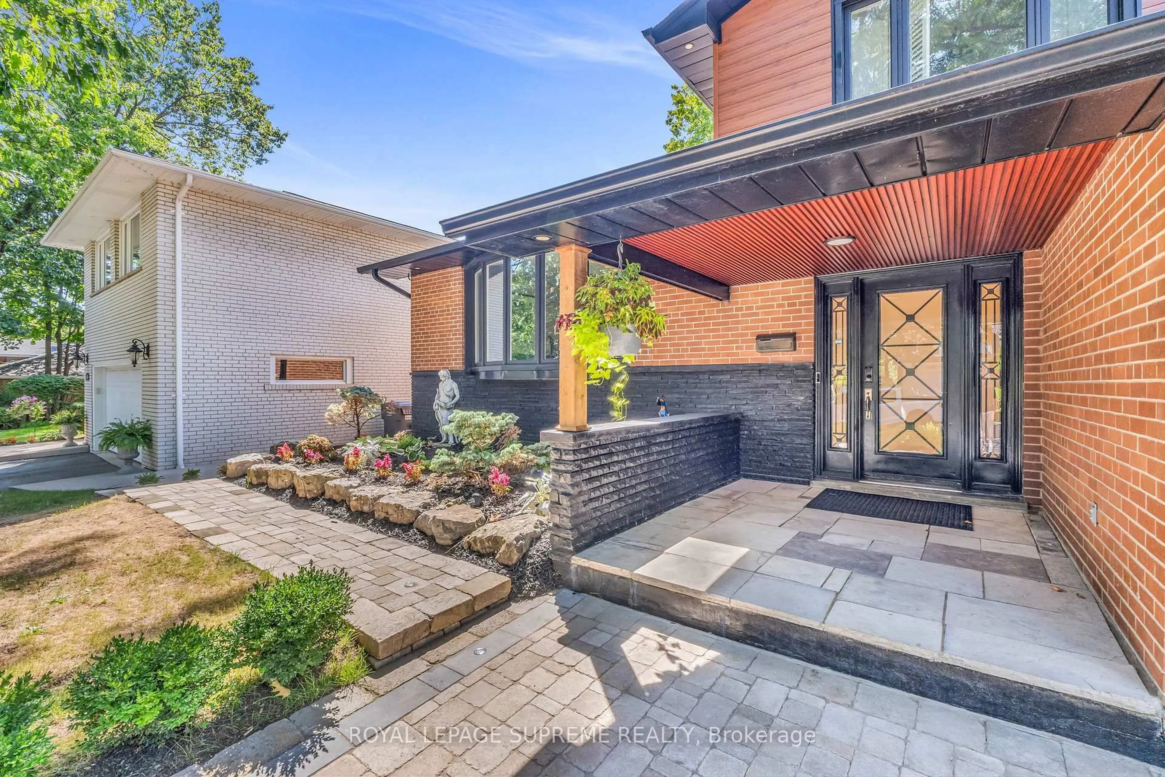 Home with brick exterior material, street for 3572 Beechollow Cres, Mississauga Ontario L4Y 3T2